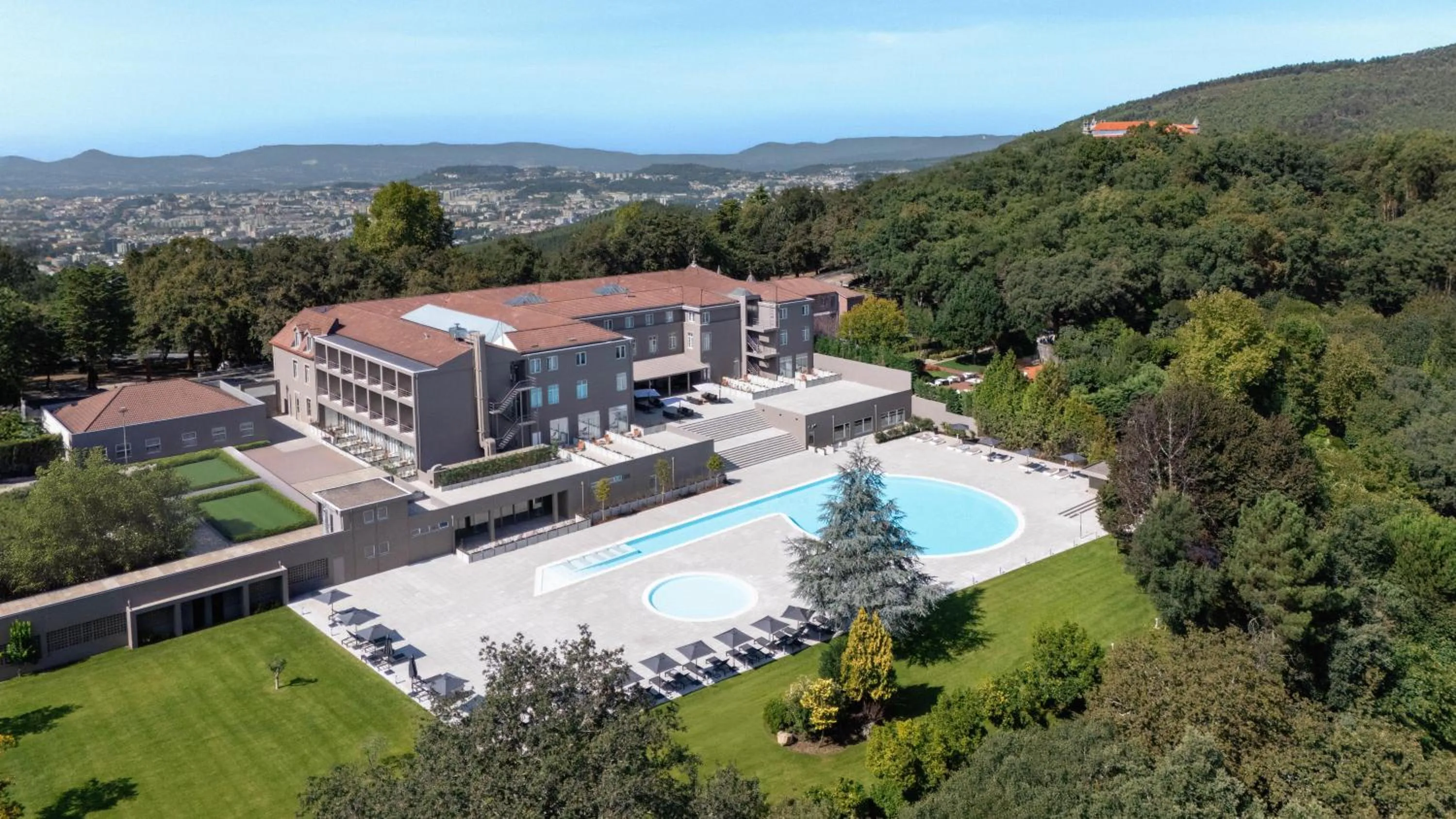 Property building in The Lince Braga