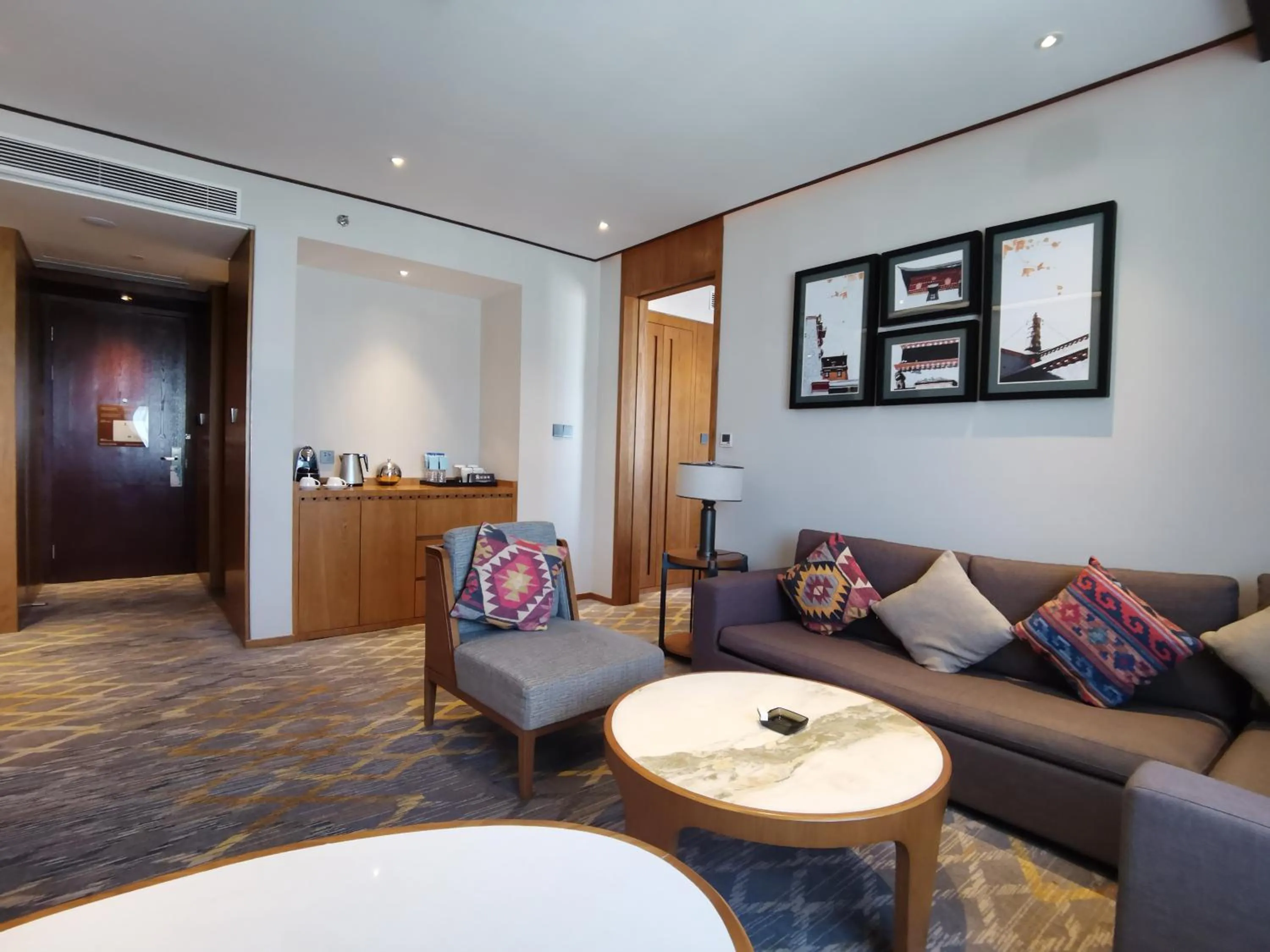 Photo of the whole room in Hilton Garden Inn Shangri-La