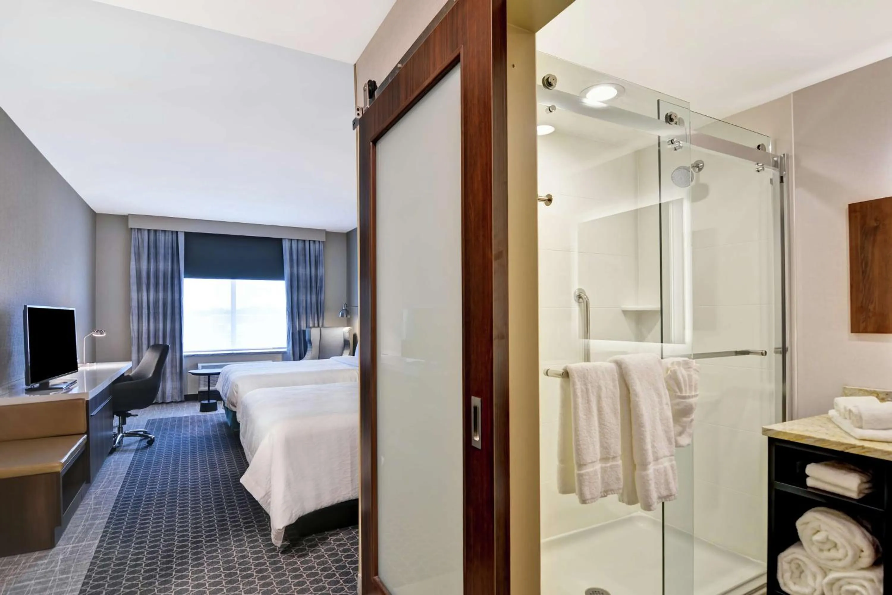 Bedroom, Bed in Hilton Garden Inn Princeton Lawrenceville