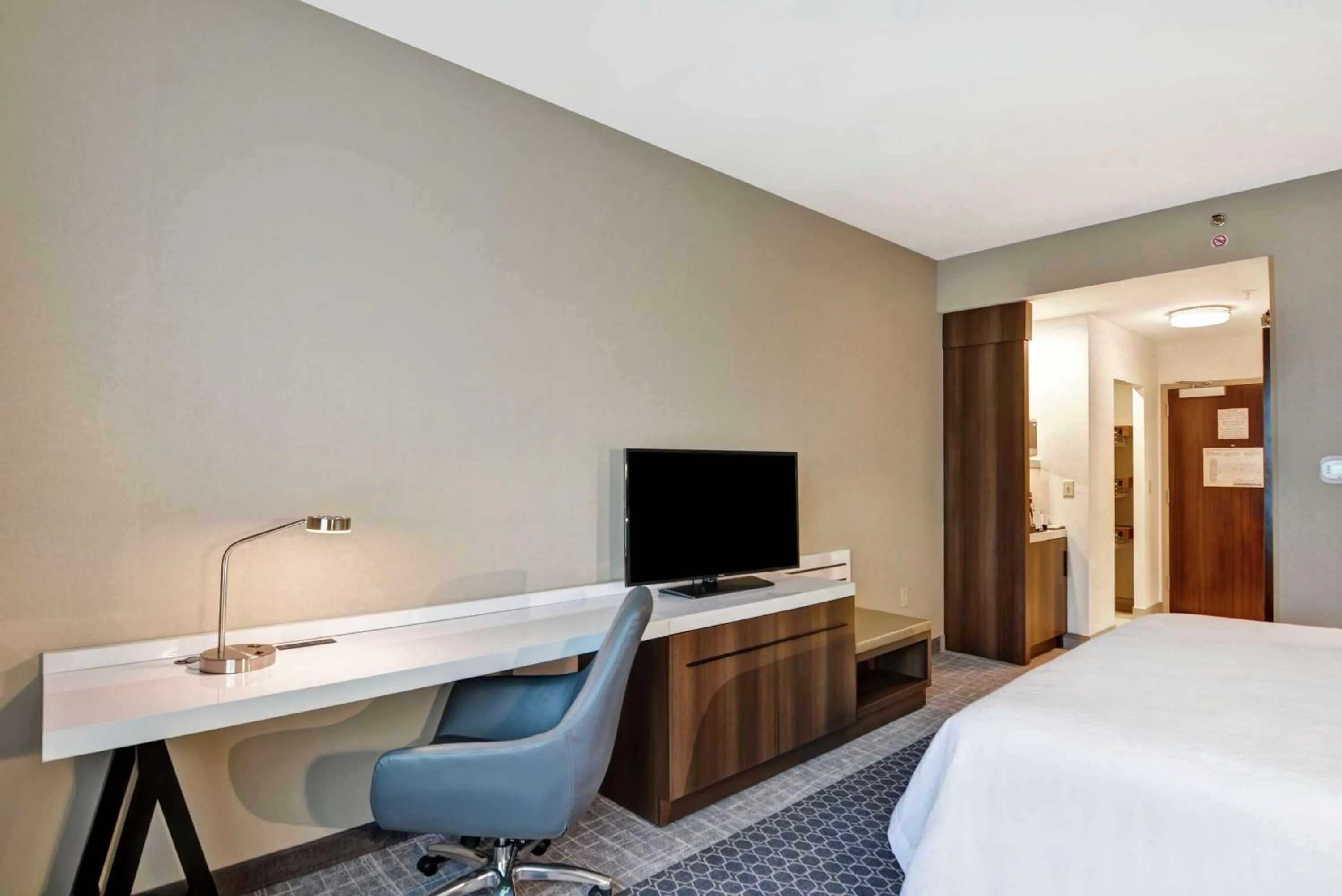 Bedroom, Bed in Hilton Garden Inn Princeton Lawrenceville