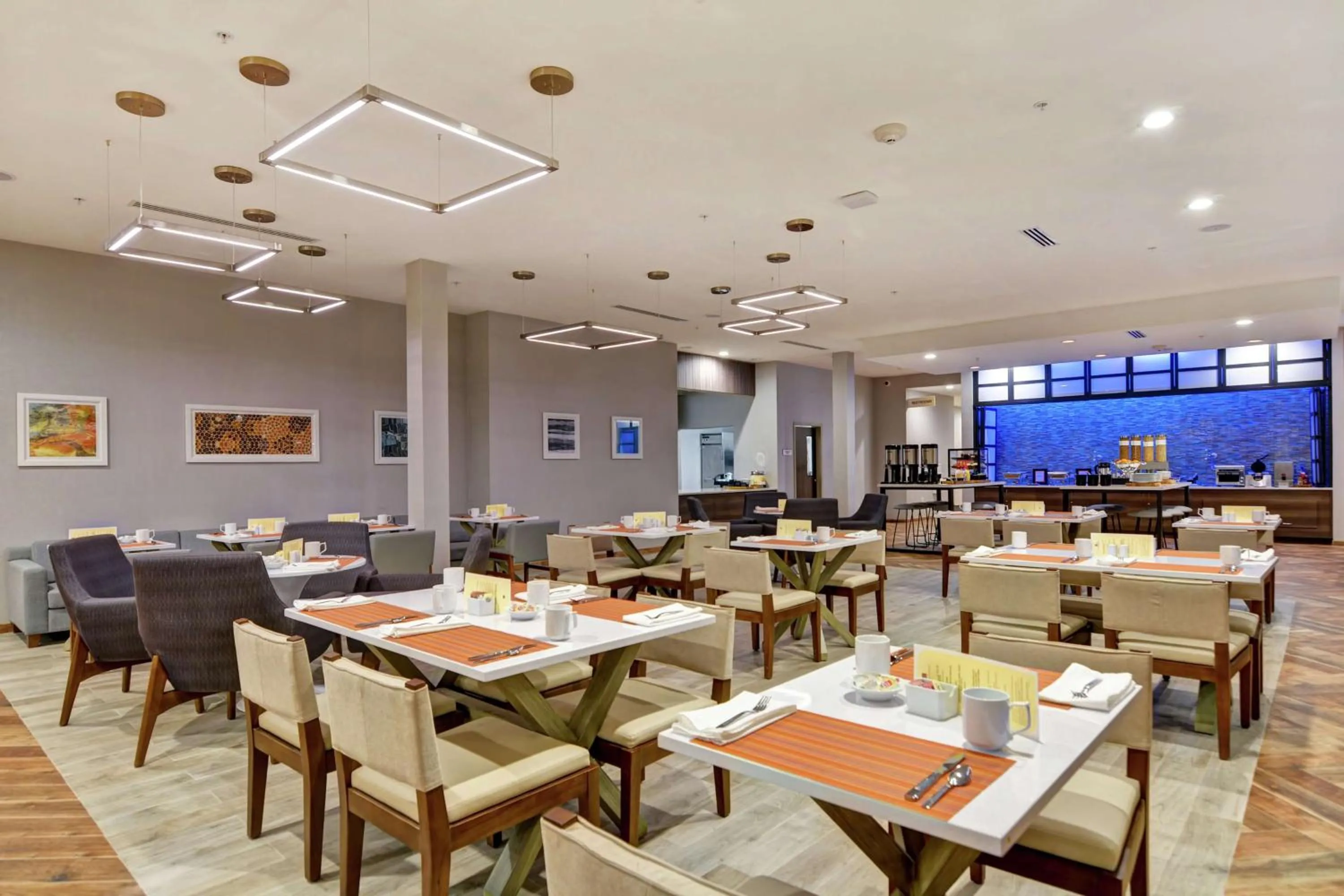 Dining area in Hilton Garden Inn Princeton Lawrenceville