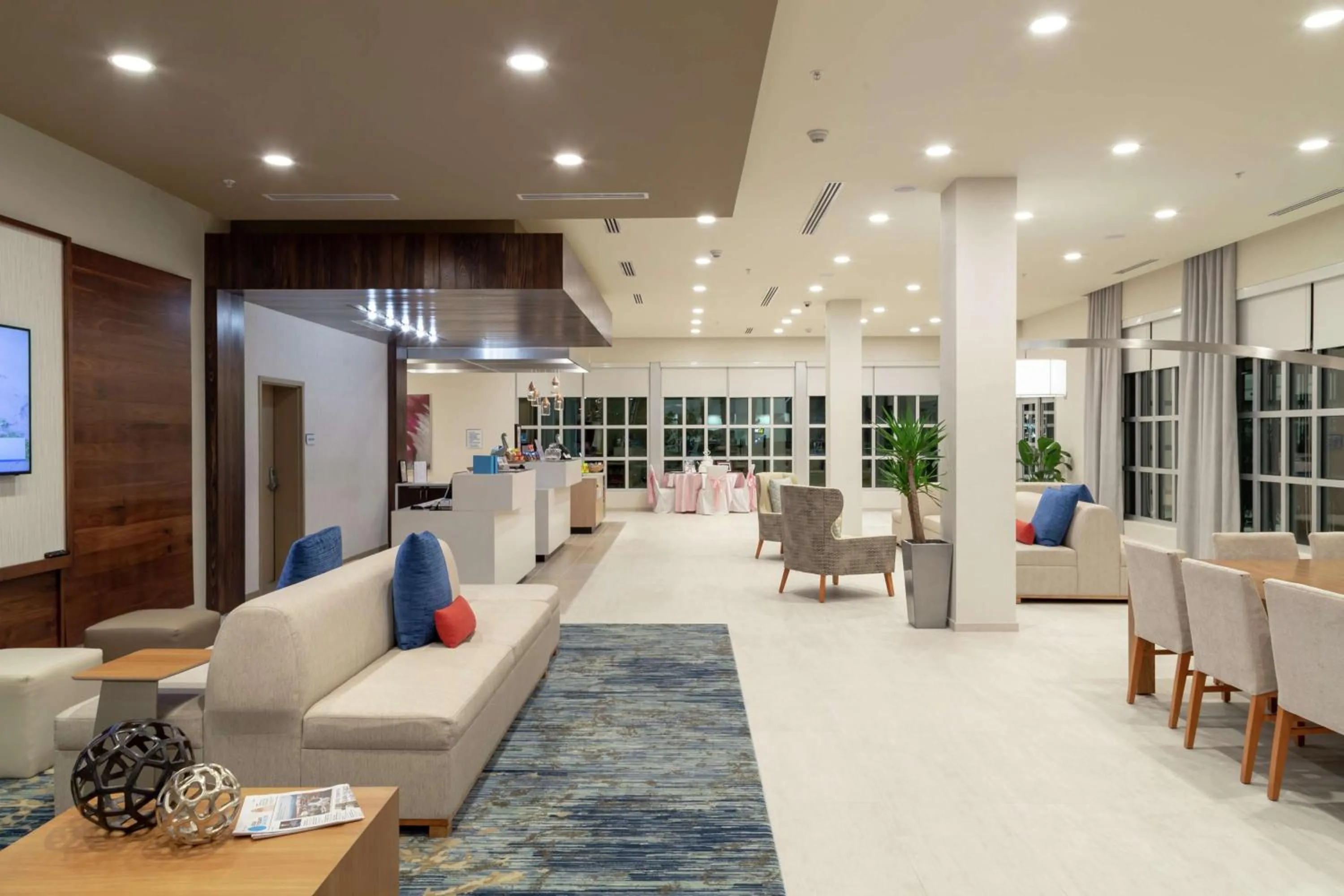 Lobby or reception in Hilton Garden Inn Tampa - Wesley Chapel