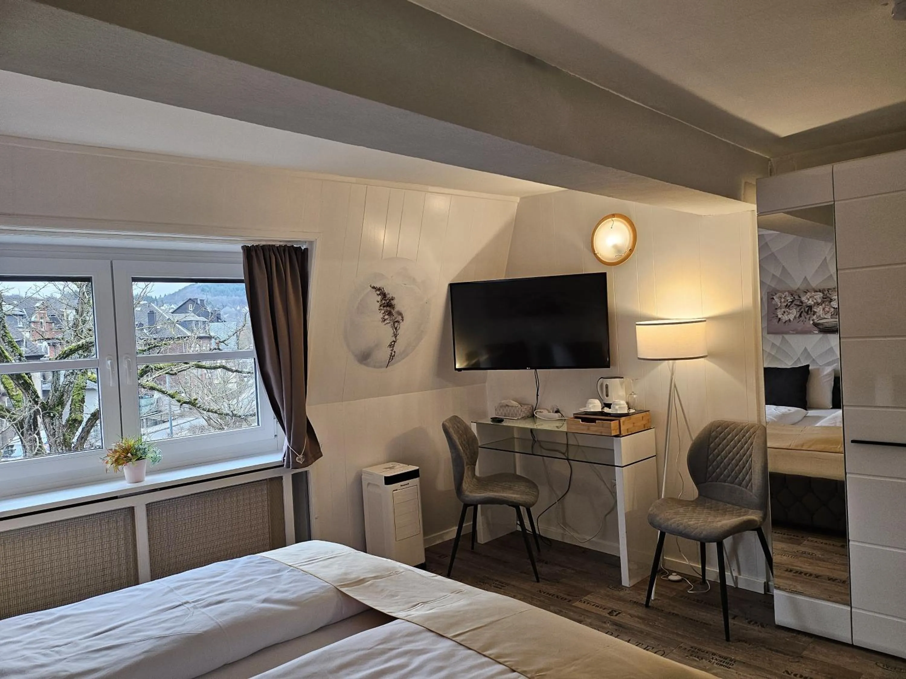 Photo of the whole room, Bed in Hotel Schloßschenke