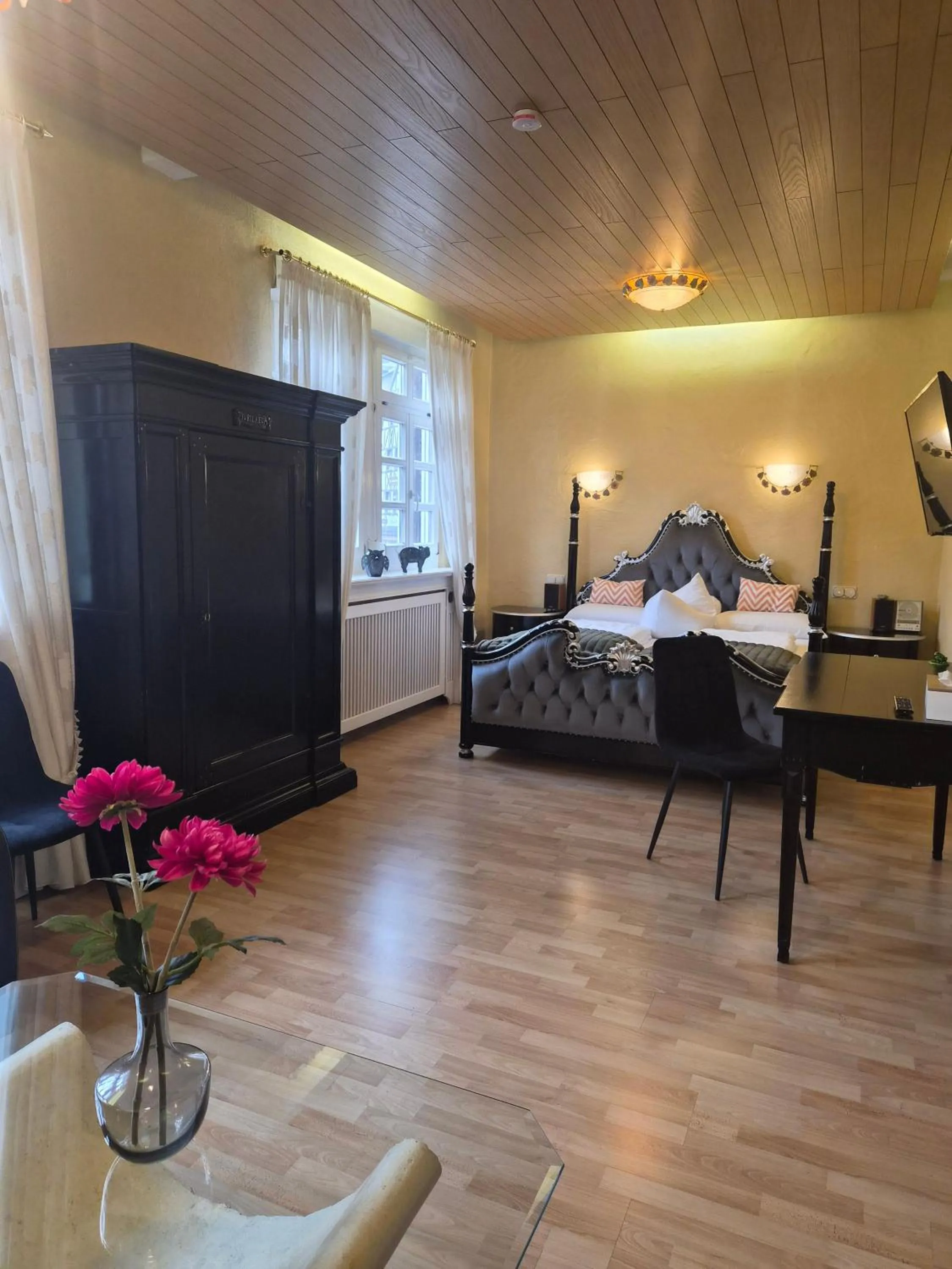 Photo of the whole room, Bed in Hotel Schloßschenke