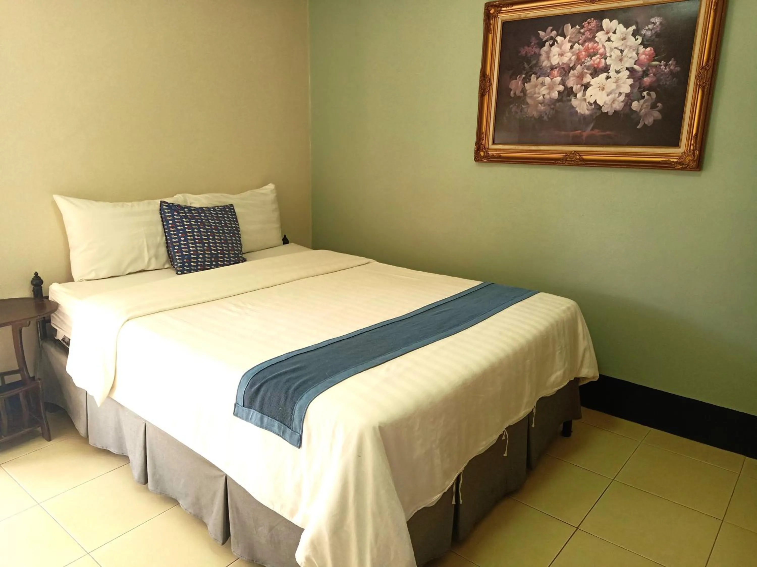 Photo of the whole room, Bed in Baan Nuk Anong