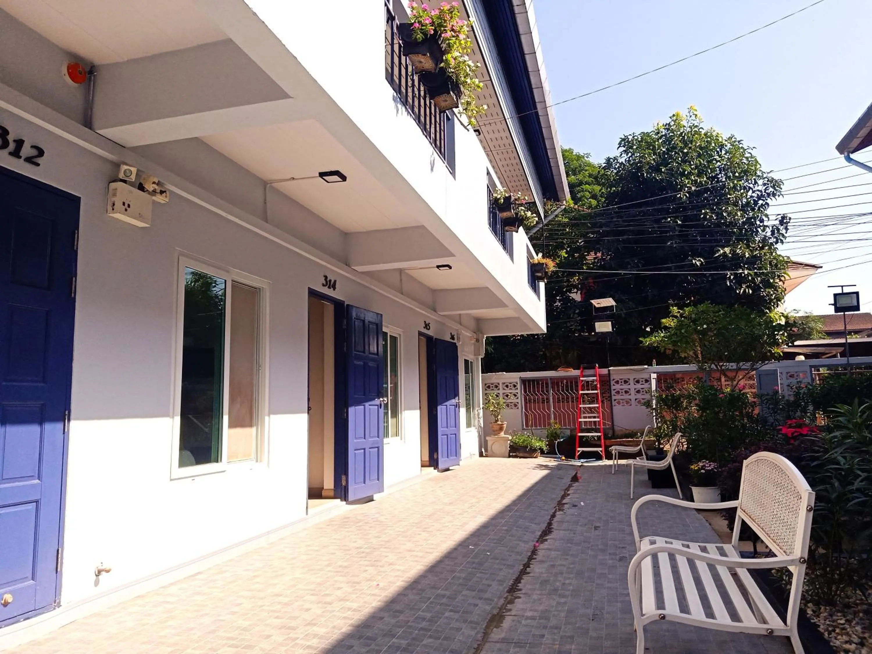 Property building in Baan Nuk Anong