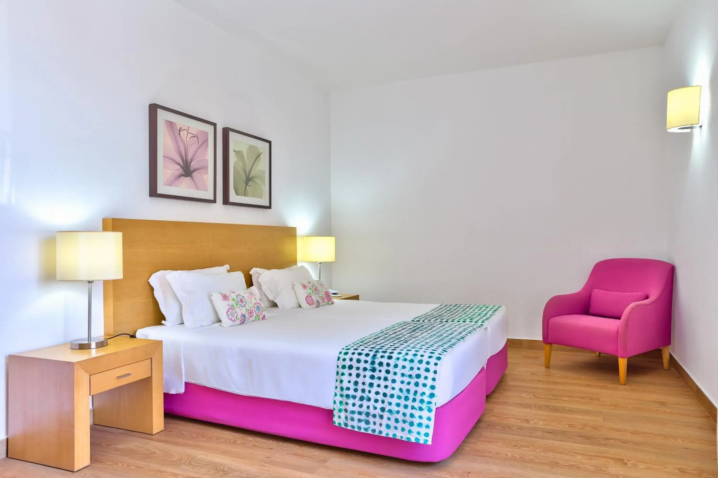 Double or Twin Room with Side Sea View in Hotel Torre Praia Double or Twin Room with Side Sea View in Hotel Torre Praia