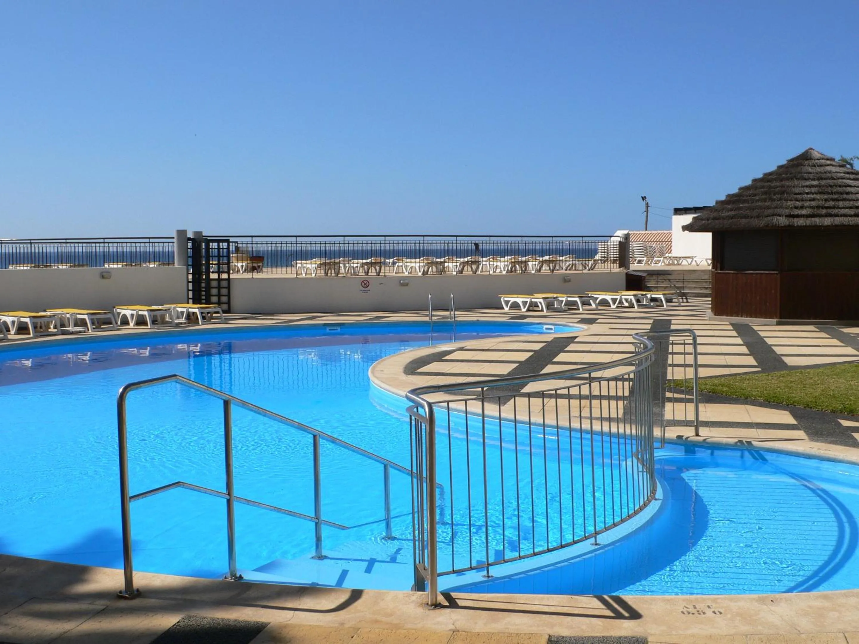 Swimming pool in Hotel Torre Praia