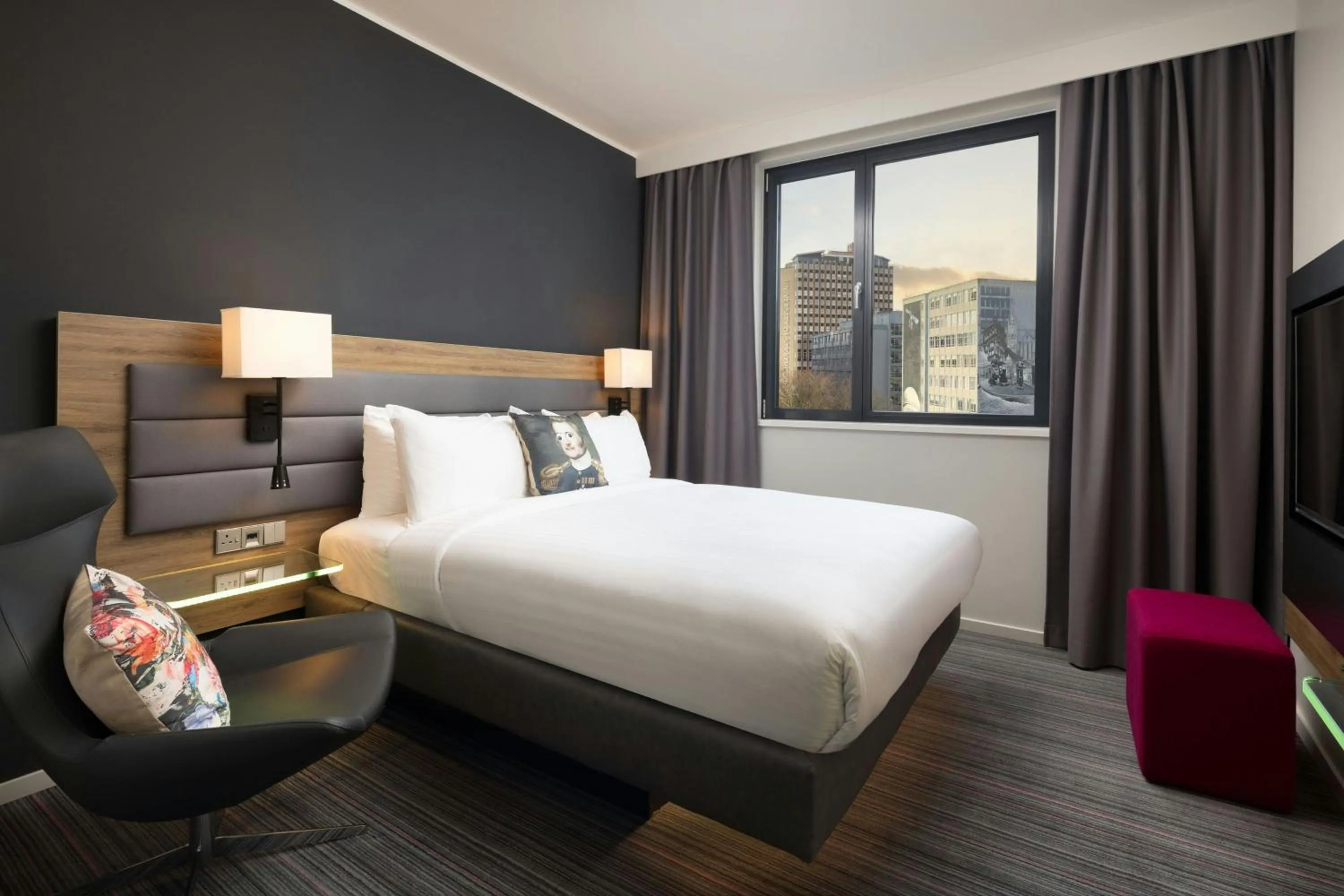 Photo of the whole room, Bed in Moxy Glasgow Merchant City