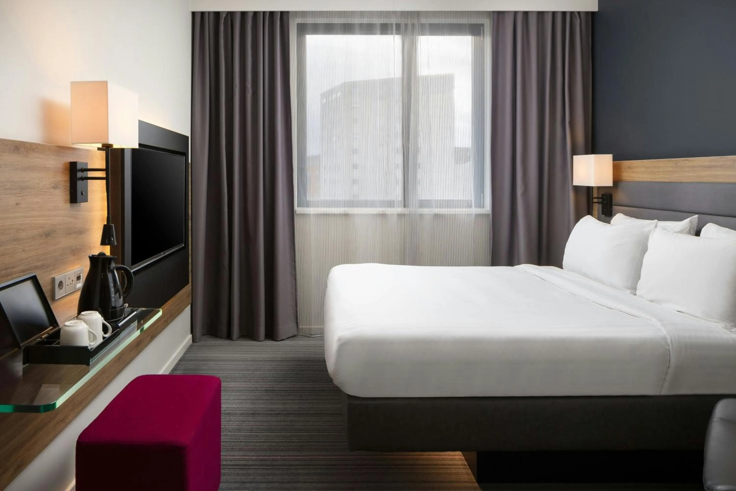 Photo of the whole room, Bed in Moxy Glasgow Merchant City