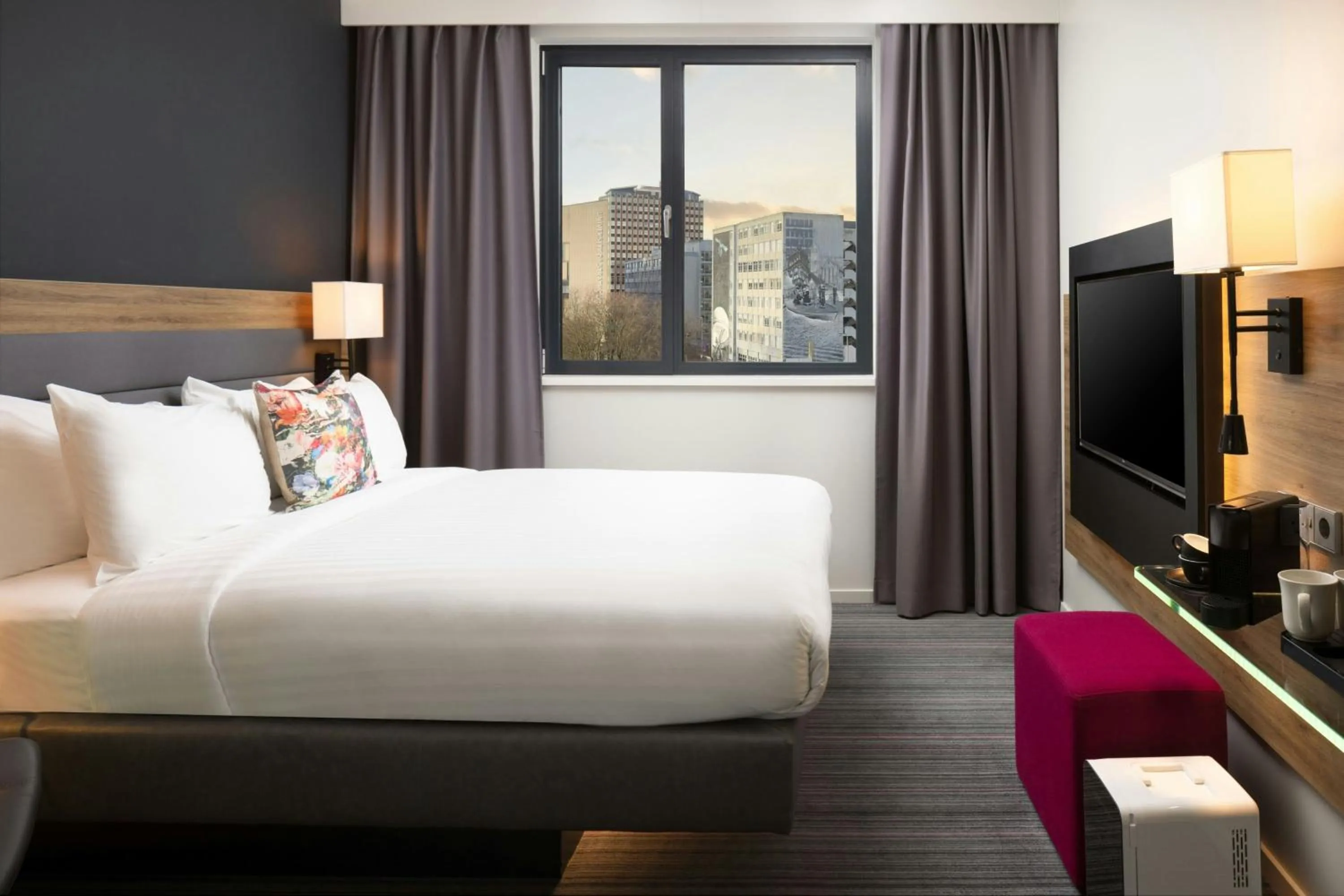 Photo of the whole room, Bed in Moxy Glasgow Merchant City