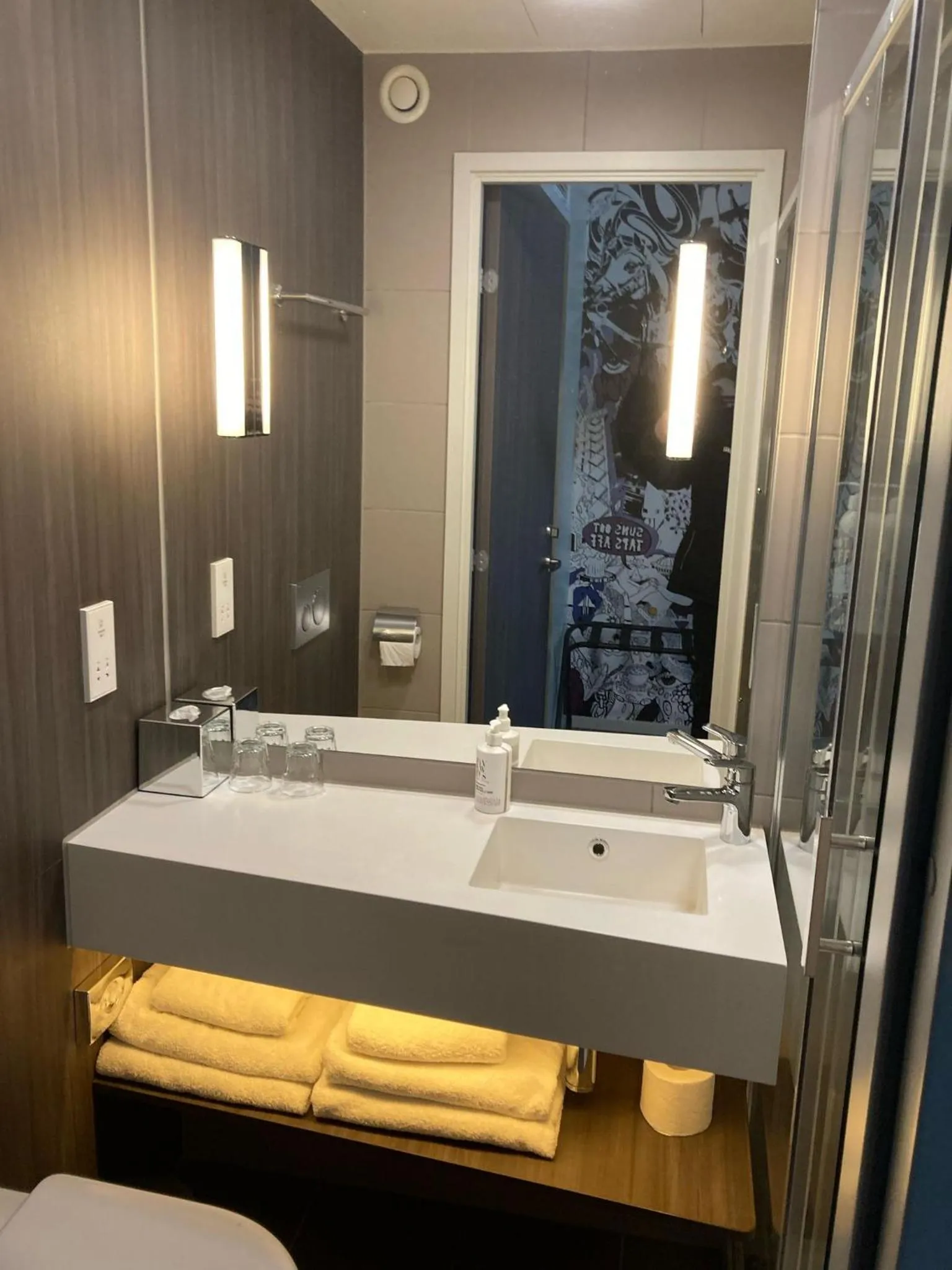 Bathroom in Moxy Glasgow Merchant City