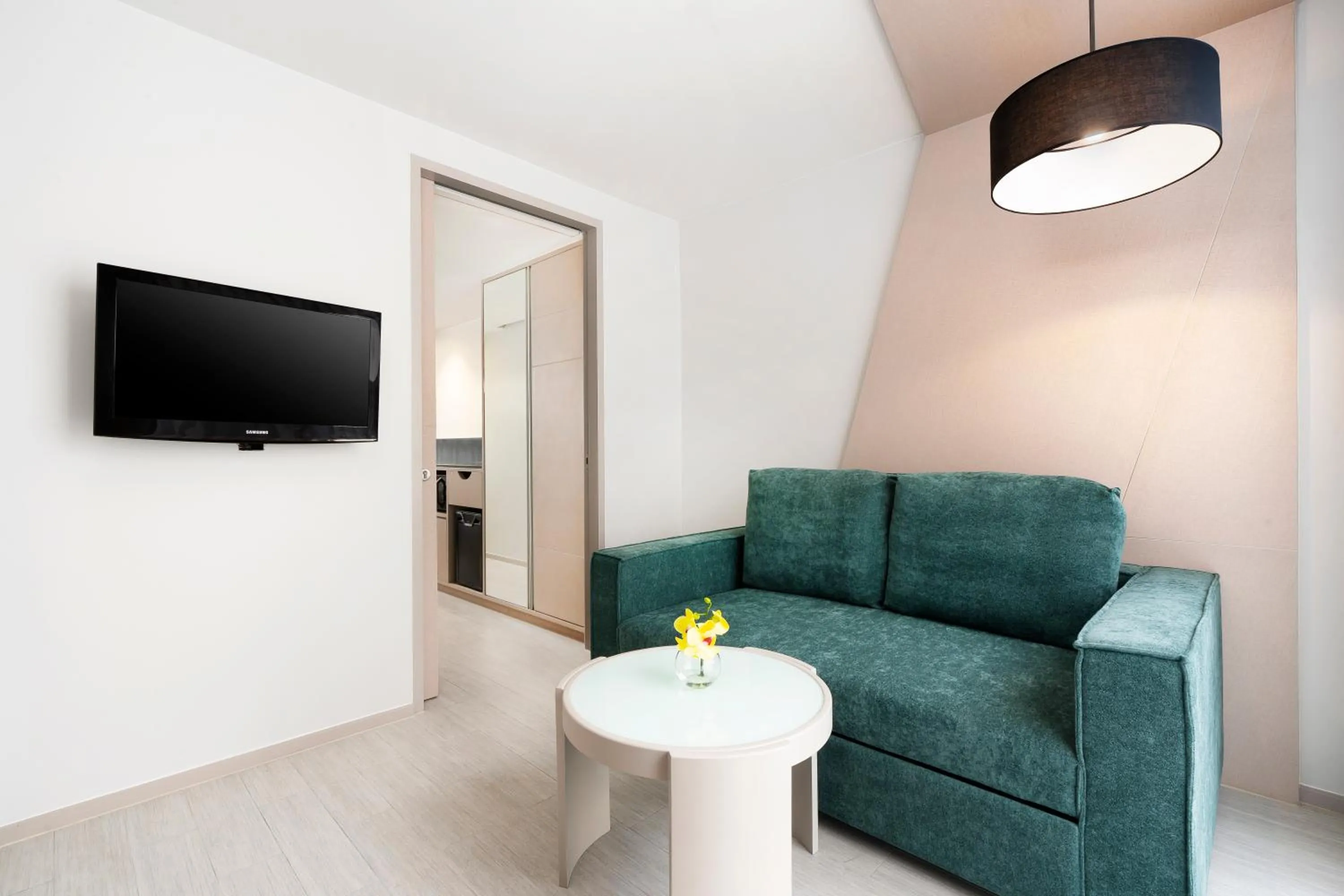 TV and multimedia in Hyatt Place Bangkok Sukhumvit 1