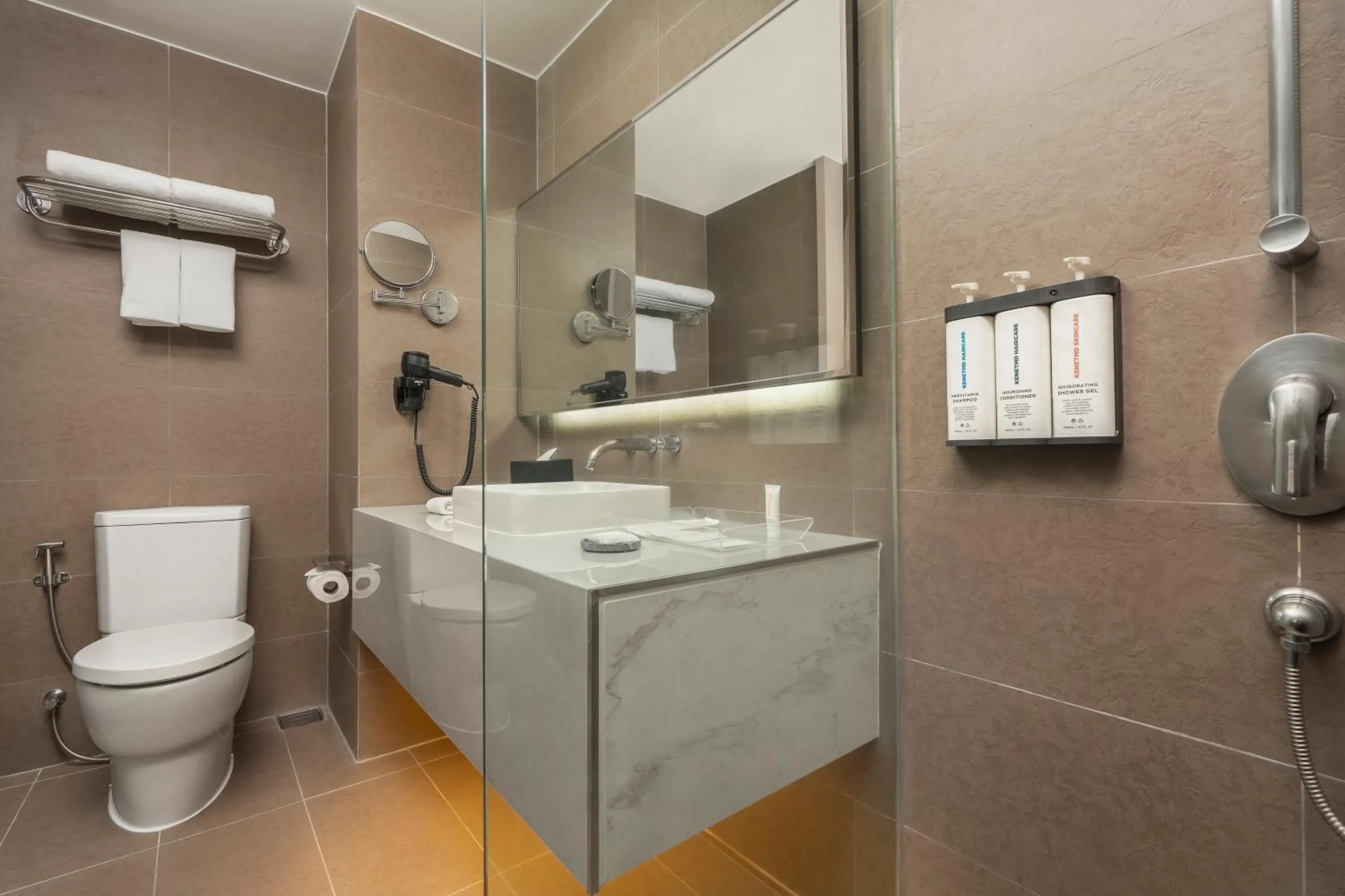 Shower in Hyatt Place Bangkok Sukhumvit 1