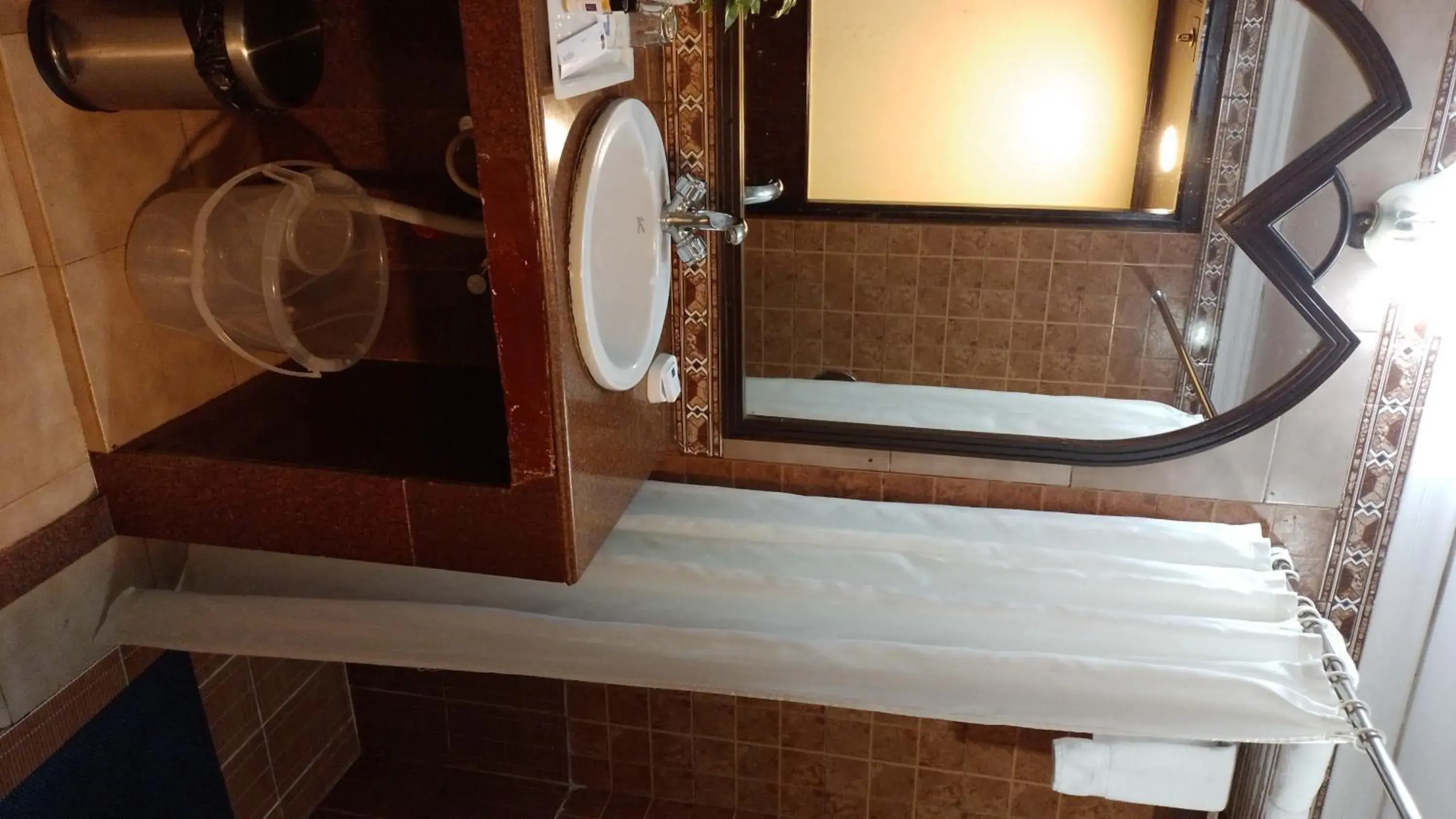 Bathroom in Hotel Empires Bathroom in Hotel Empires