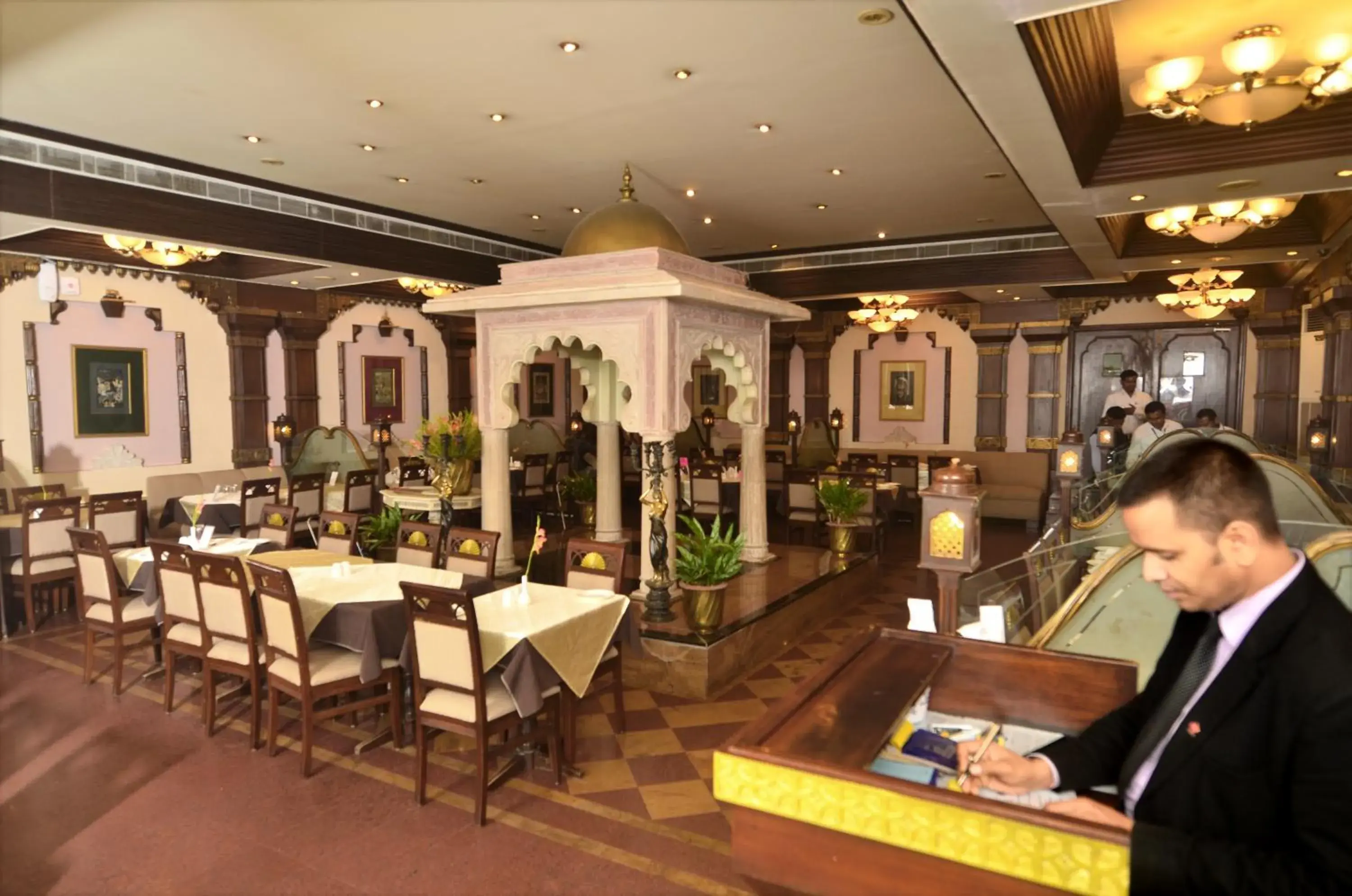 Restaurant/places to eat in Hotel Empires Restaurant/places to eat in Hotel Empires