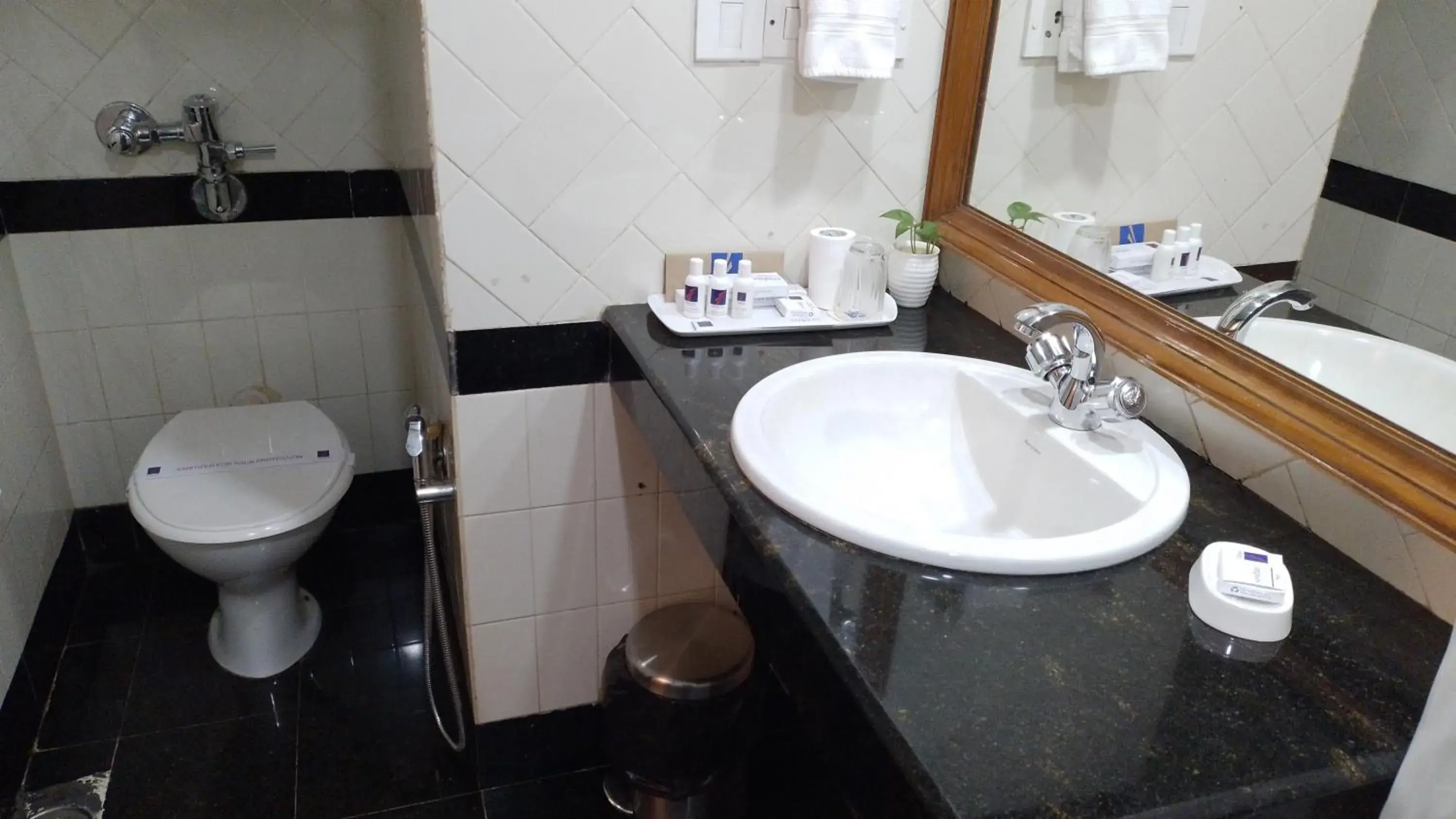 Bathroom in Hotel Empires Bathroom in Hotel Empires