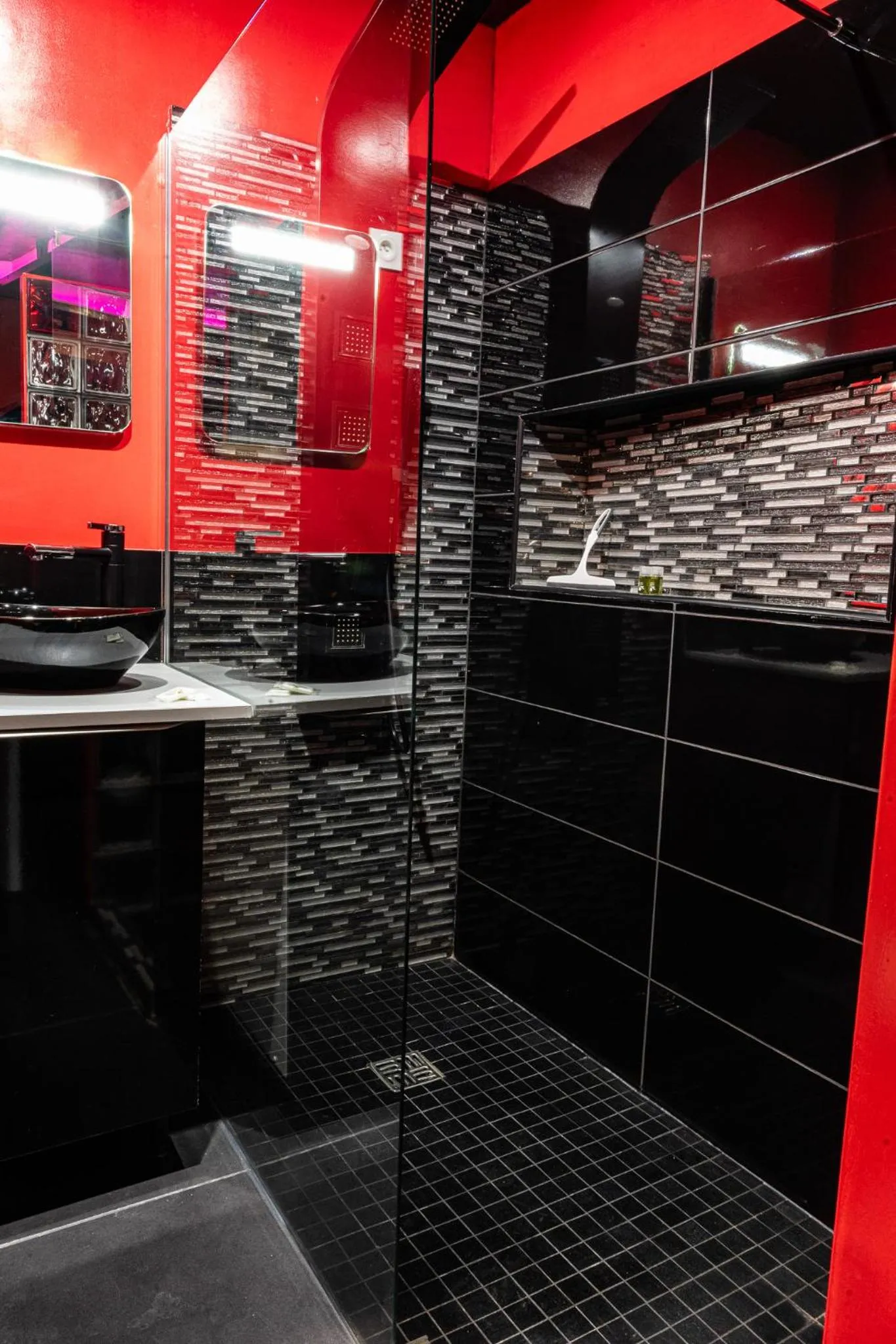 Shower in Suite Romantique