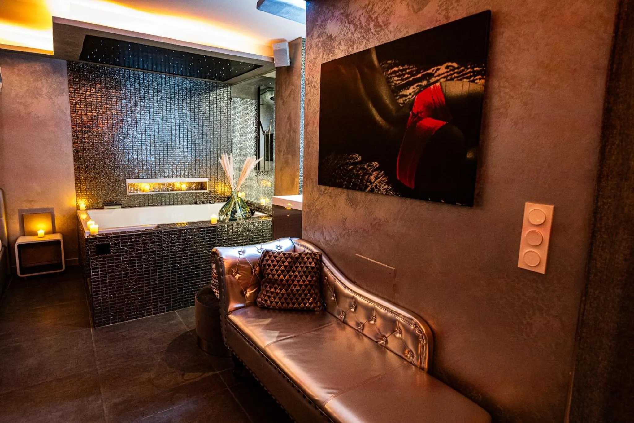 Hot Tub in Suite Romantique