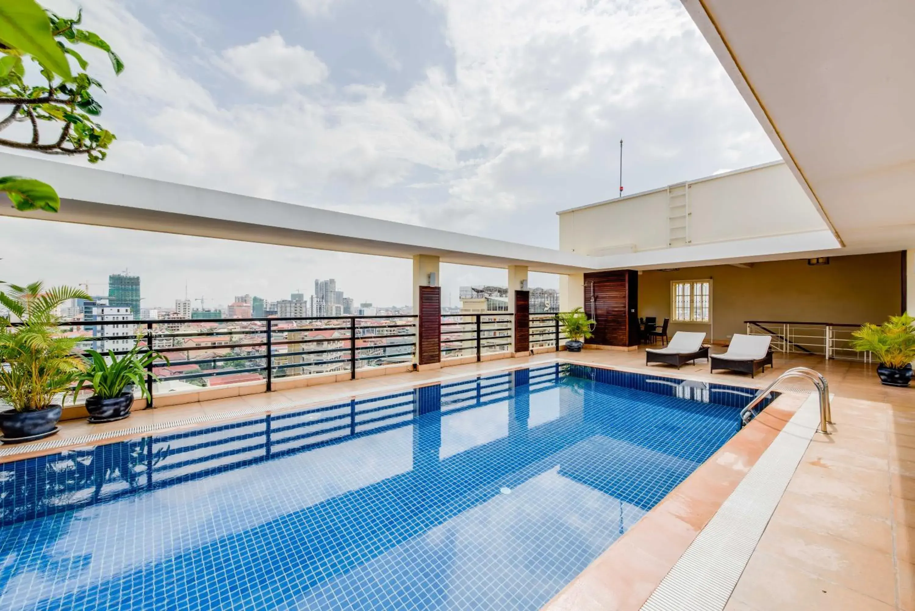 Swimming pool in City View Apartment Swimming pool in City View Apartment