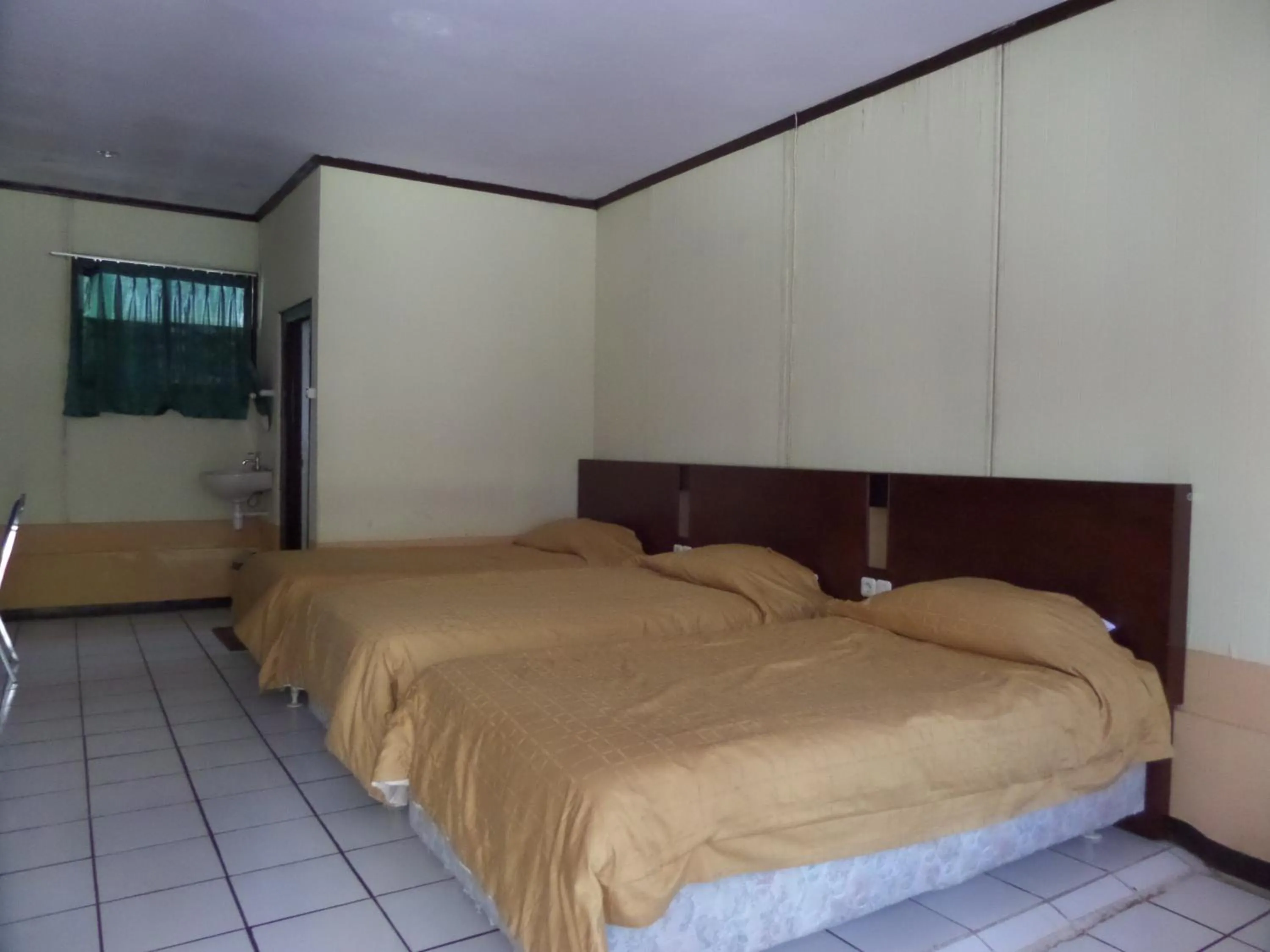 Bed in Bromo Permai 1