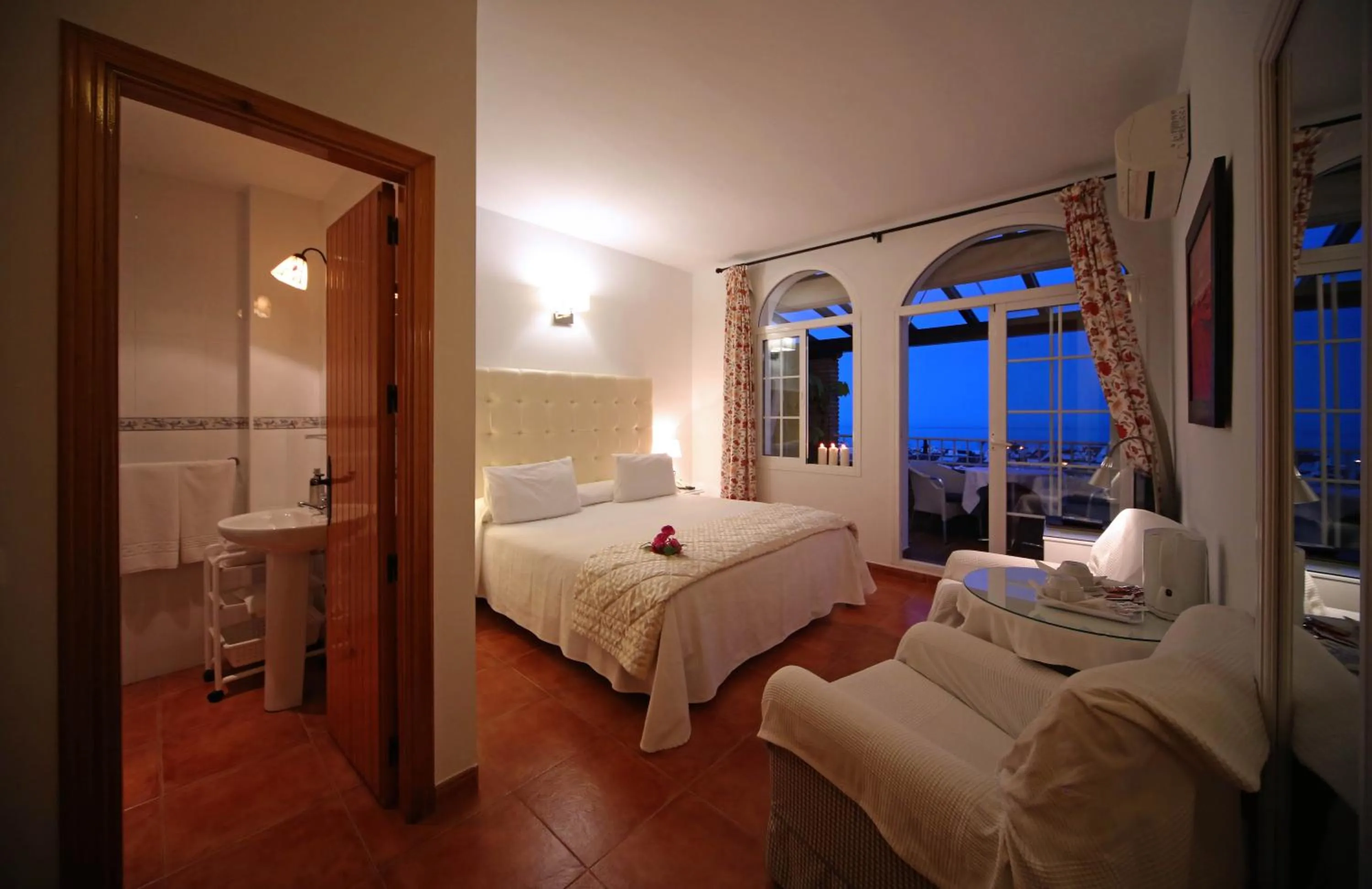 Bathroom, Bed in Hotel Casa Rosa