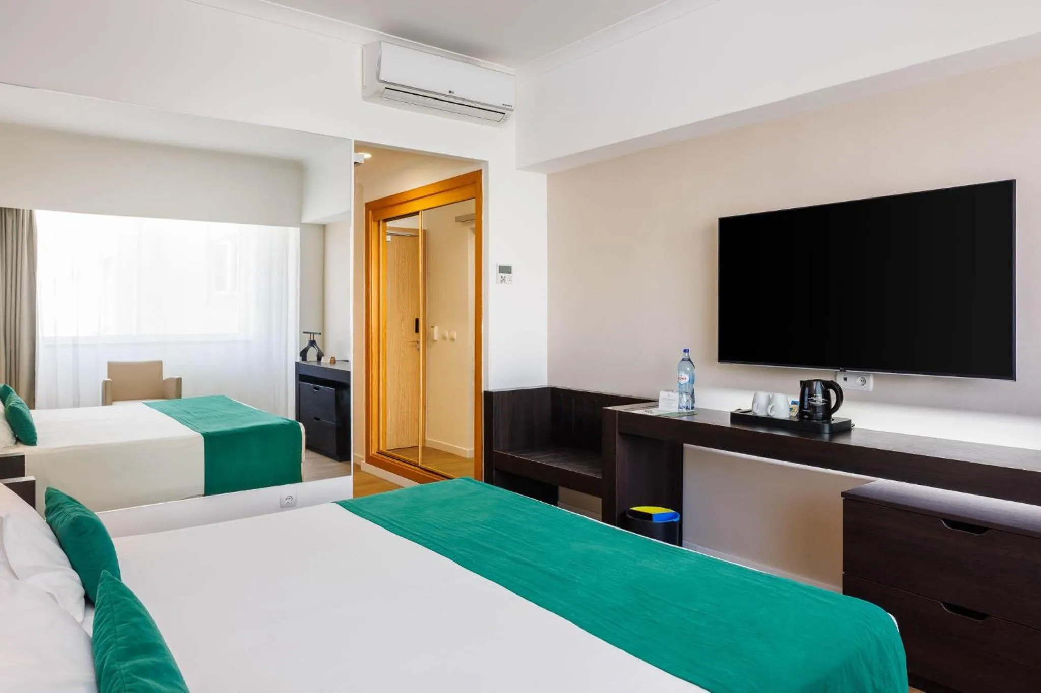 TV and multimedia, Bed in Jupiter Algarve Hotel - Beach & Spa