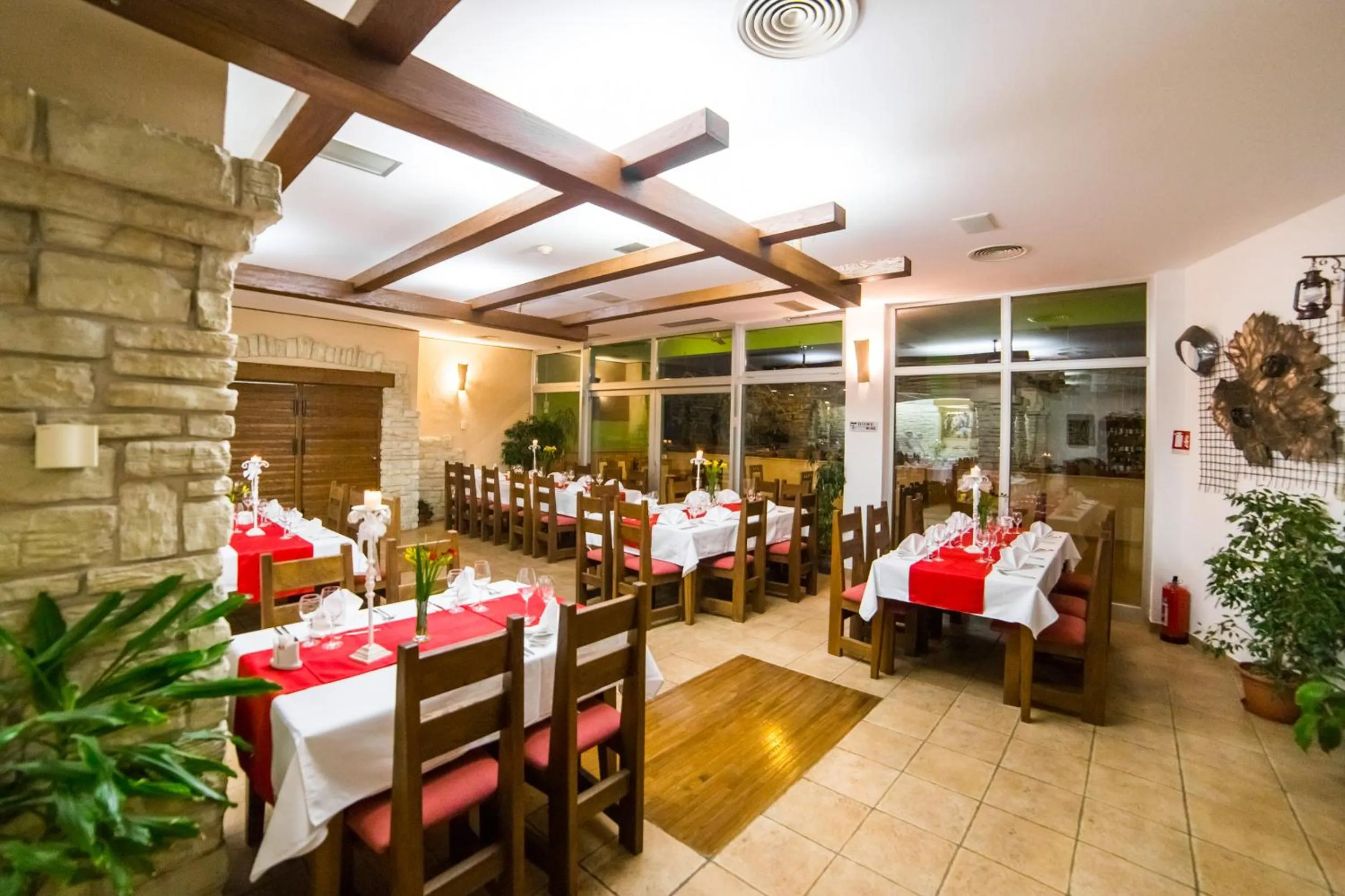 Restaurant/places to eat in Hotel Merlot