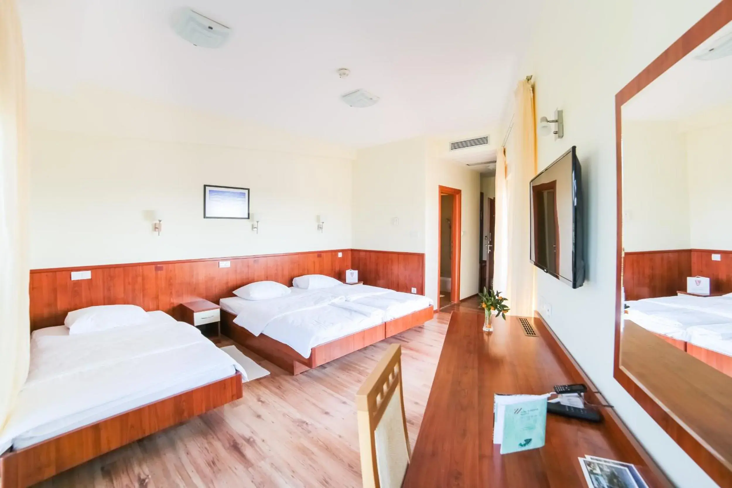 Triple Room with Balcony in Hotel Merlot Triple Room with Balcony in Hotel Merlot