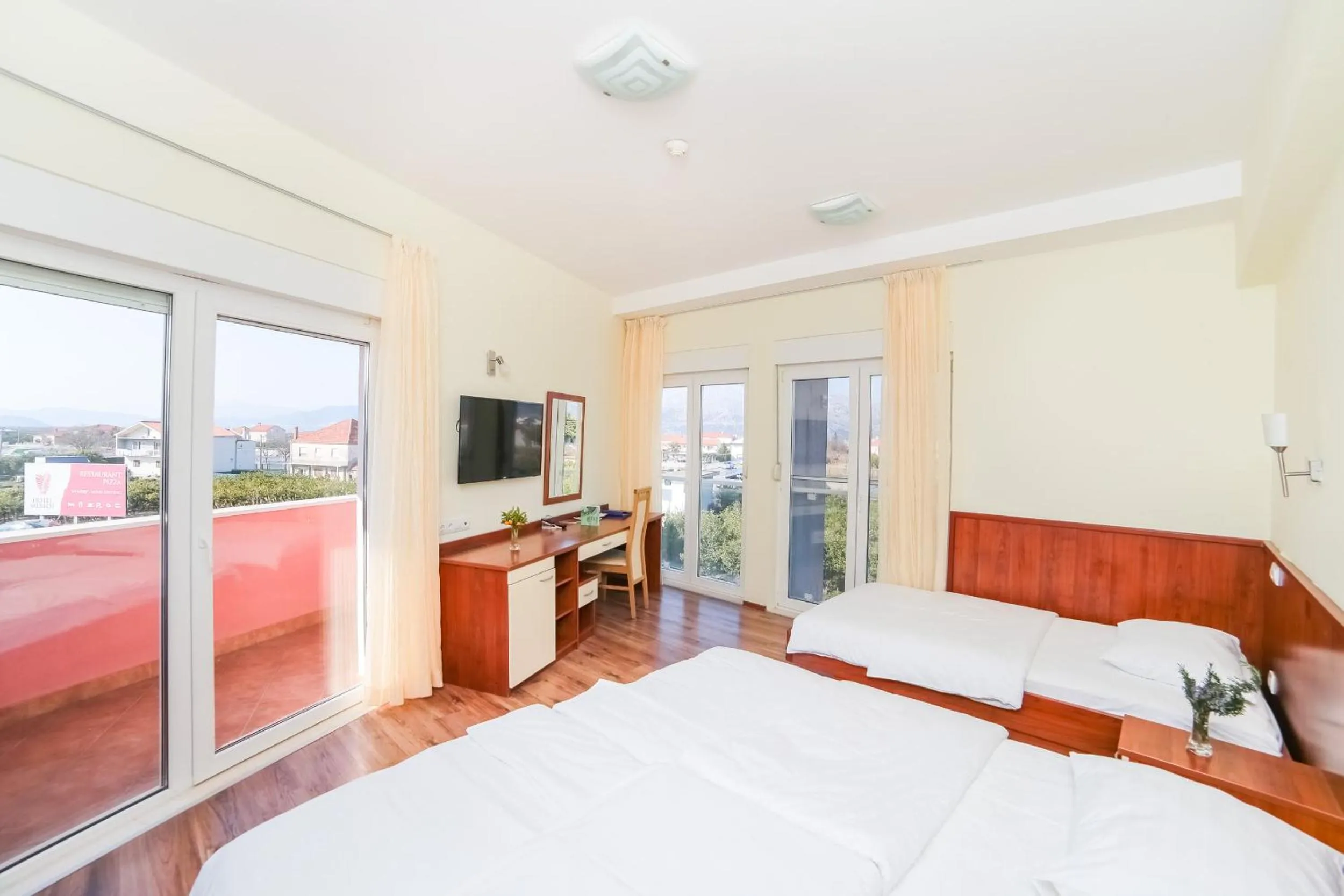 Bedroom, Bed in Hotel Merlot