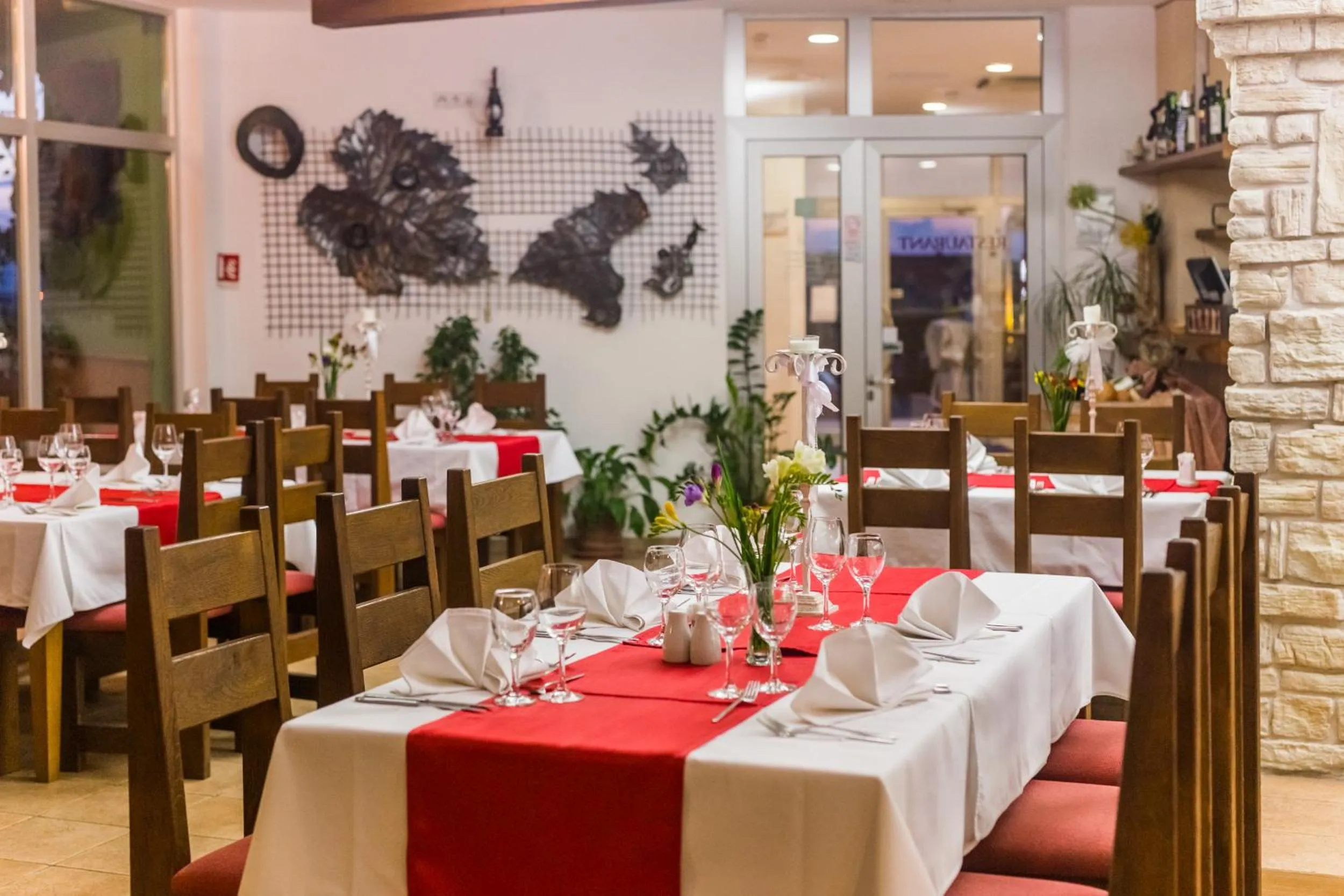 Restaurant/places to eat in Hotel Merlot