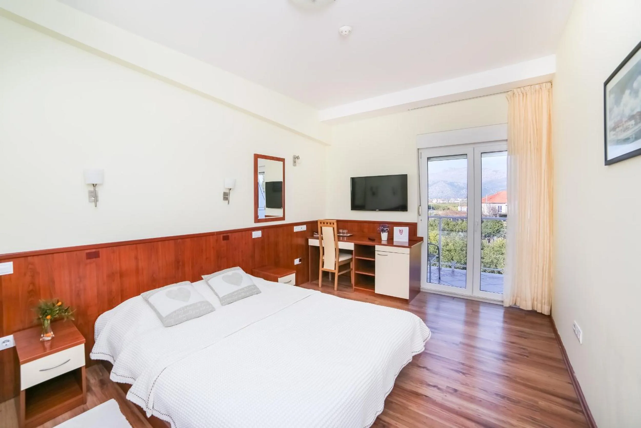 Photo of the whole room, Bed in Hotel Merlot