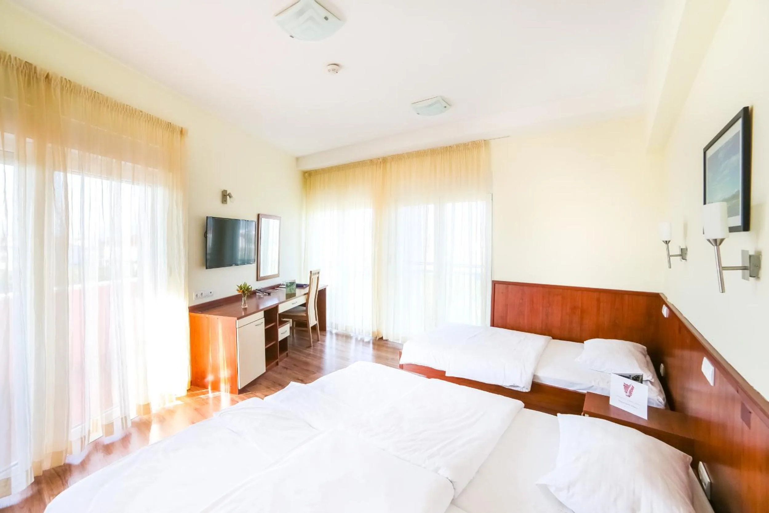 Photo of the whole room, Bed in Hotel Merlot