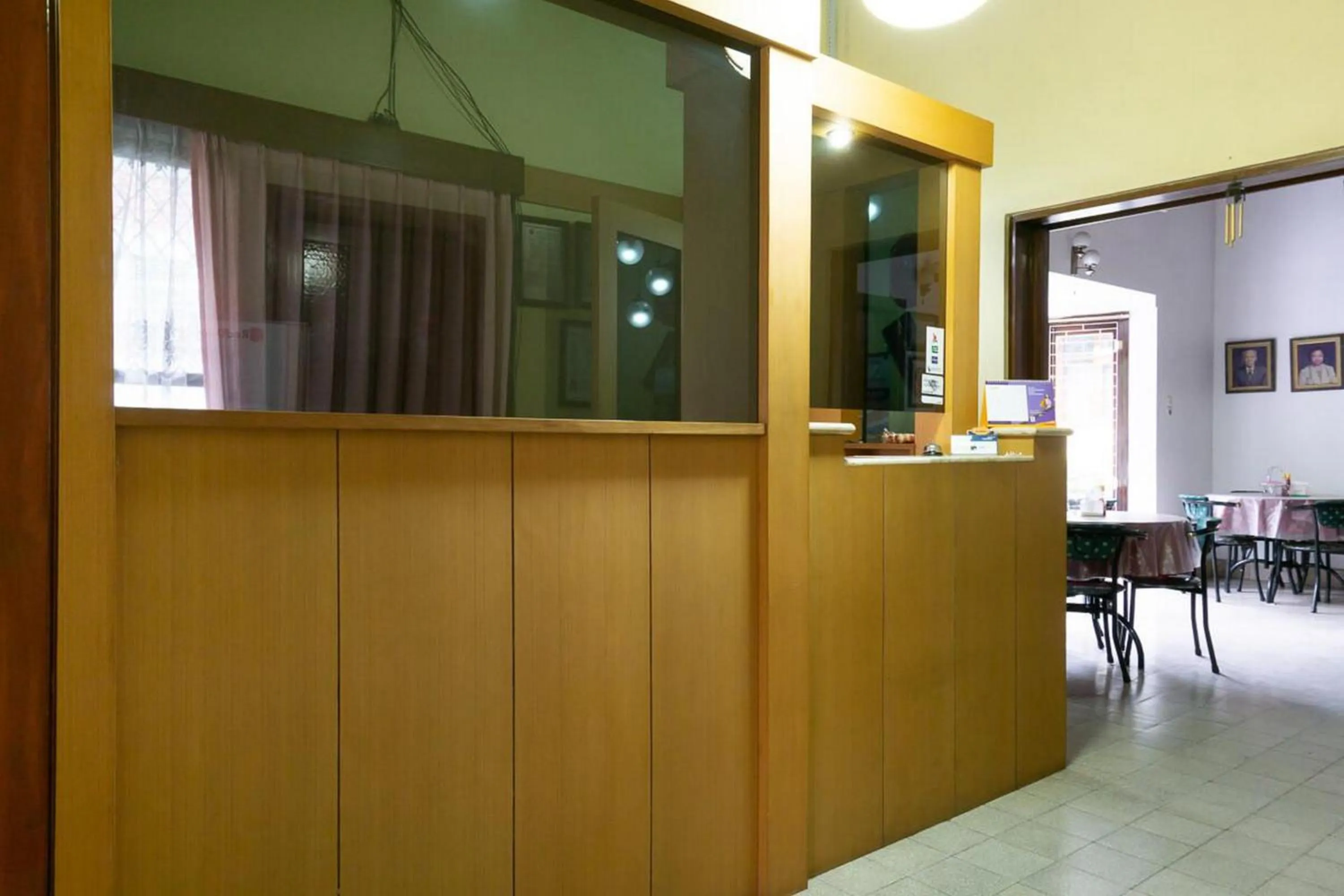 Lobby or reception in RedDoorz Plus near Brawijaya Museum