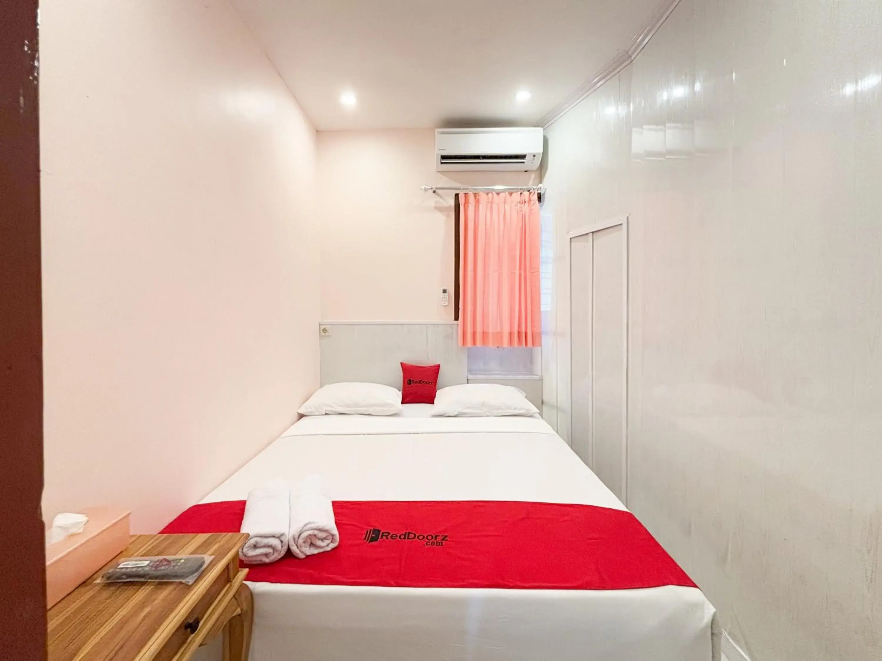Double Room in RedDoorz Plus near Brawijaya Museum Double Room in RedDoorz Plus near Brawijaya Museum