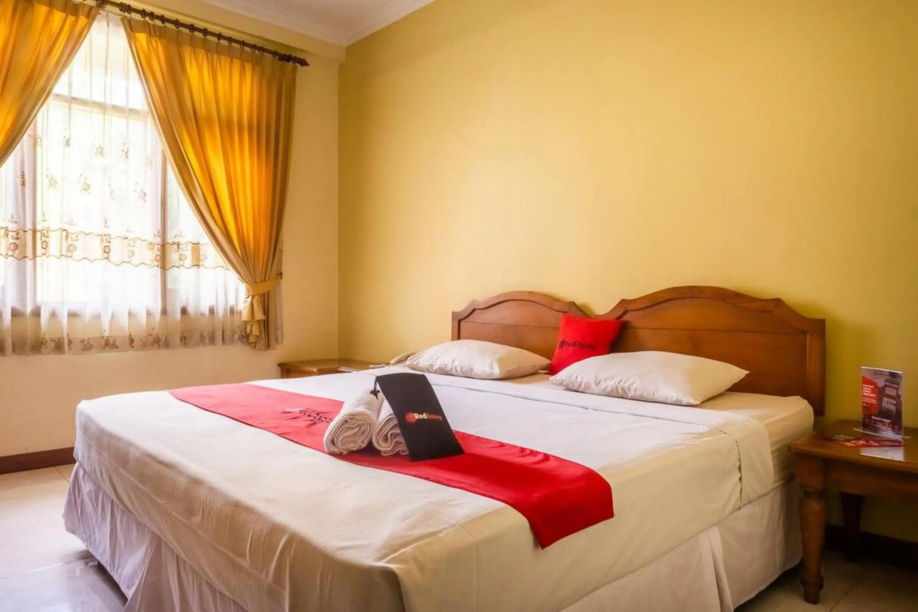 Bedroom, Bed in RedDoorz Plus near Brawijaya Museum Bedroom, Bed in RedDoorz Plus near Brawijaya Museum