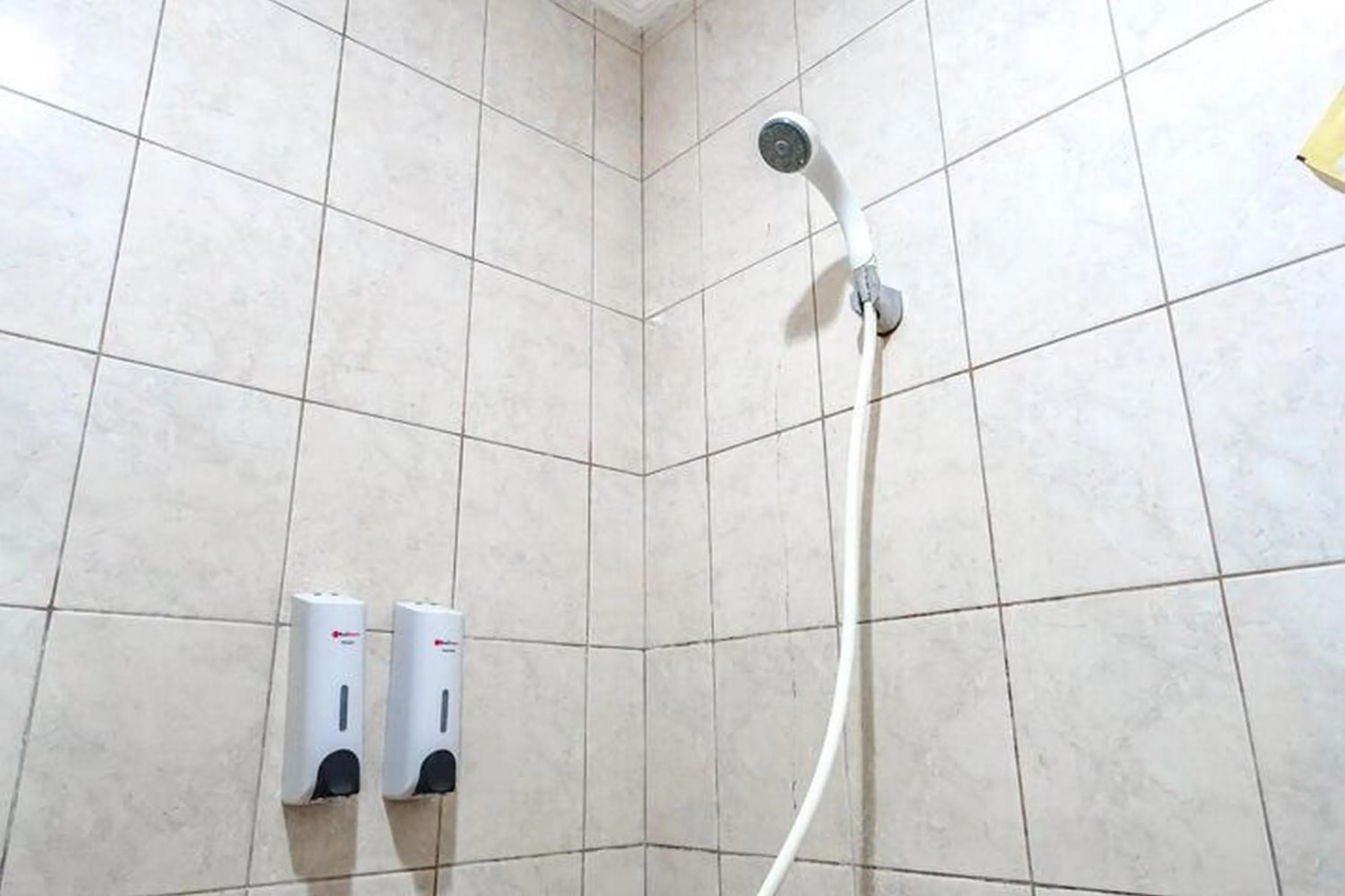 Bathroom in RedDoorz Plus near Brawijaya Museum