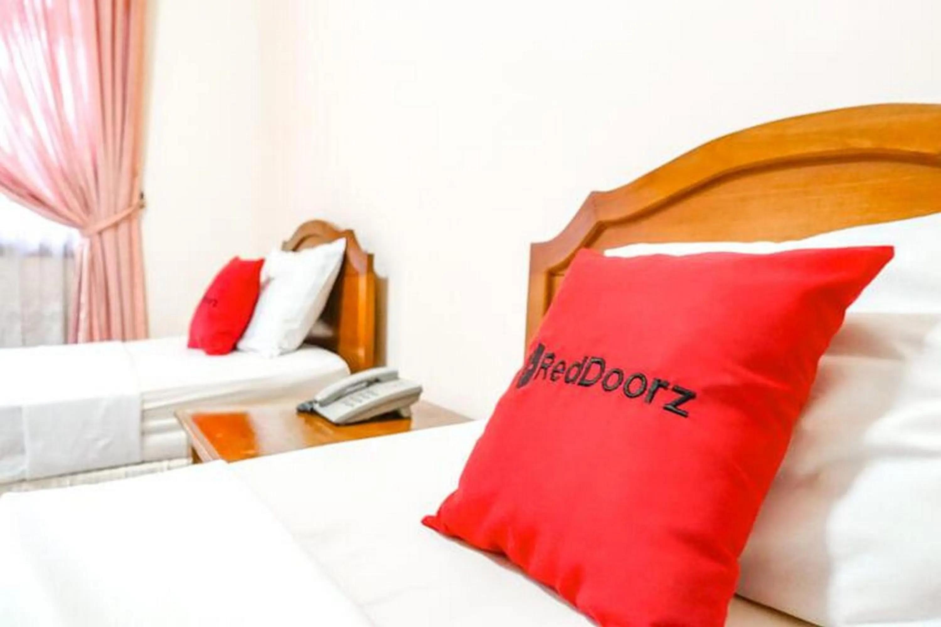 Bedroom, Bed in RedDoorz Plus near Brawijaya Museum