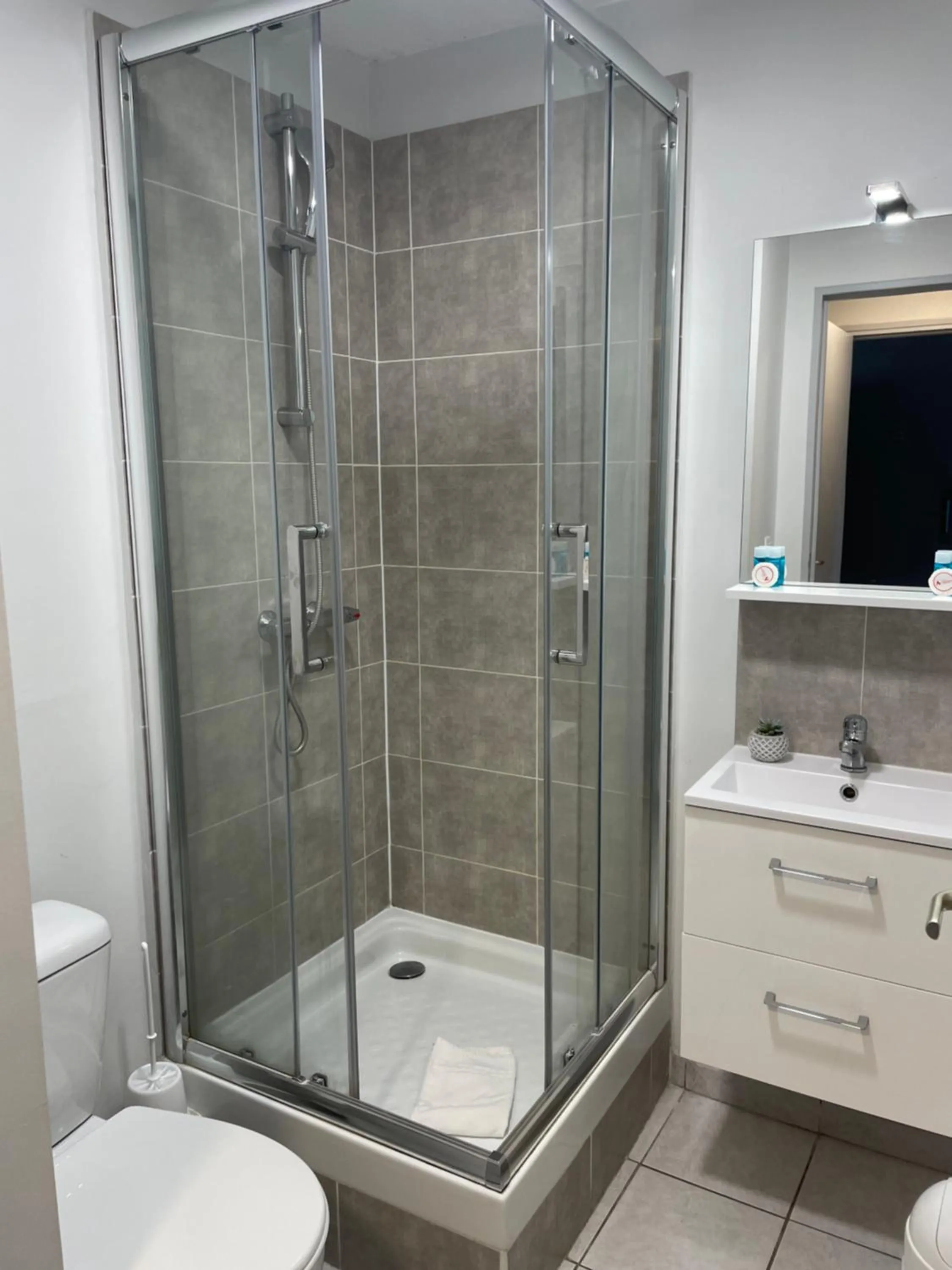 Bathroom in City Résidence Avignon