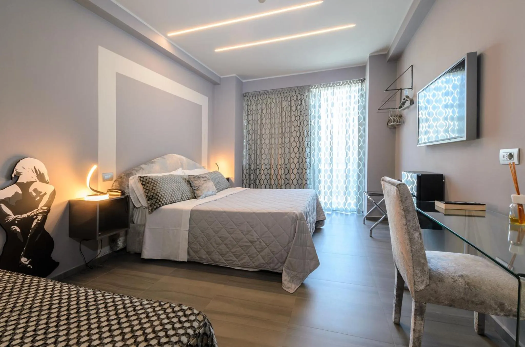 Photo of the whole room, Bed in Hotel CineApollo - Ogni camera un film!