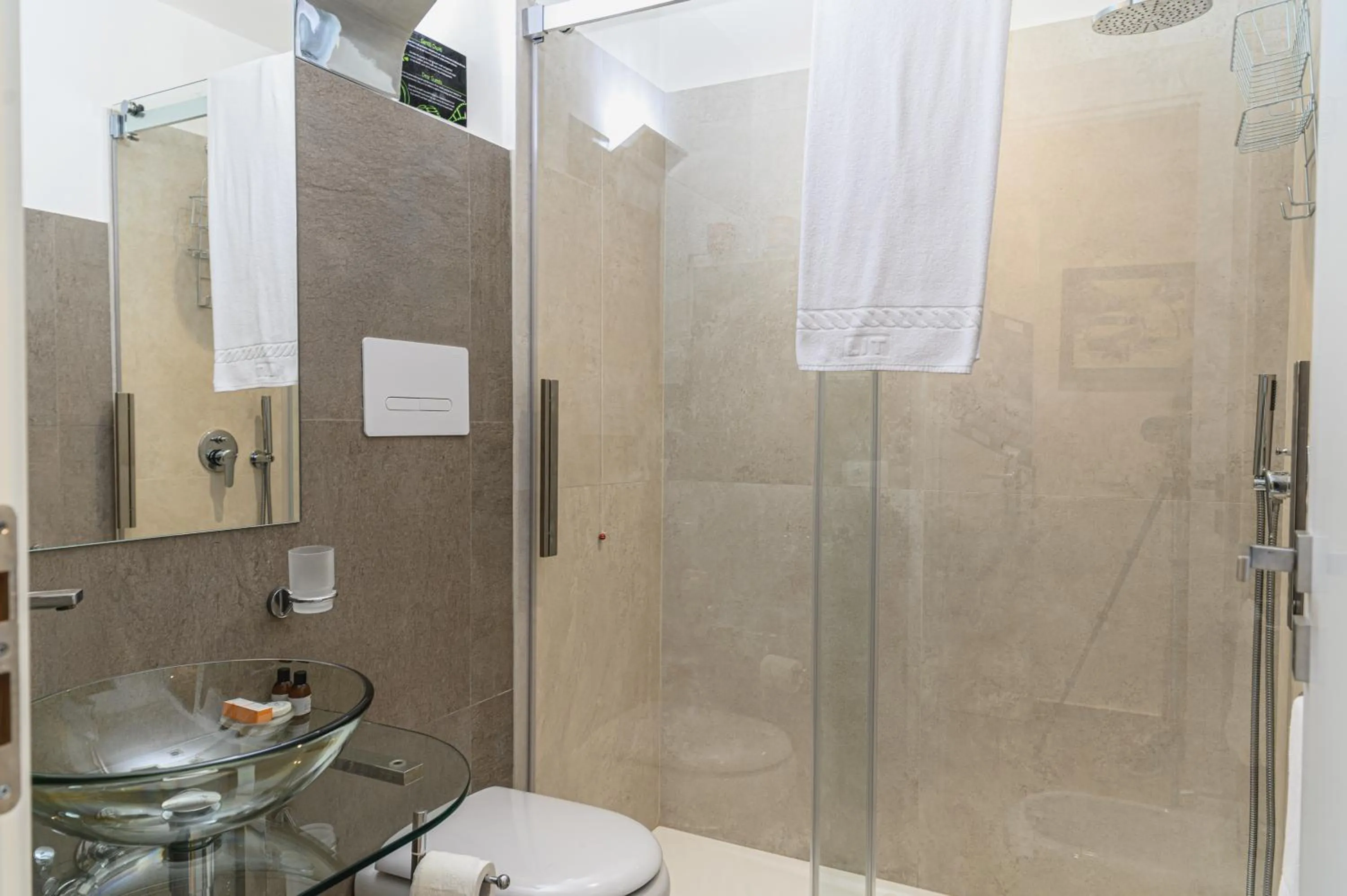 Bathroom in Hotel CineApollo - Ogni camera un film!