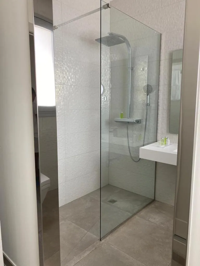 Shower in Hotel Atlántico