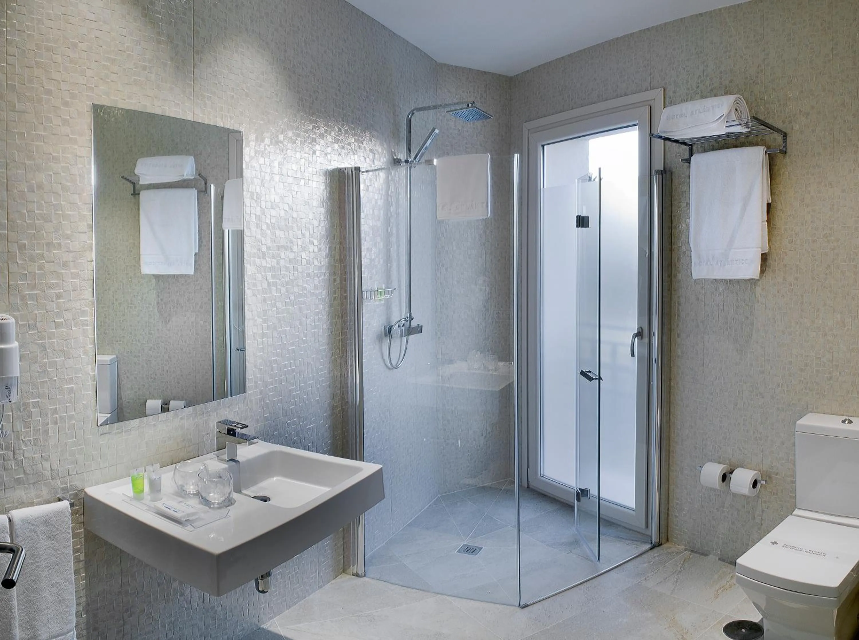 Shower in Hotel Atlántico