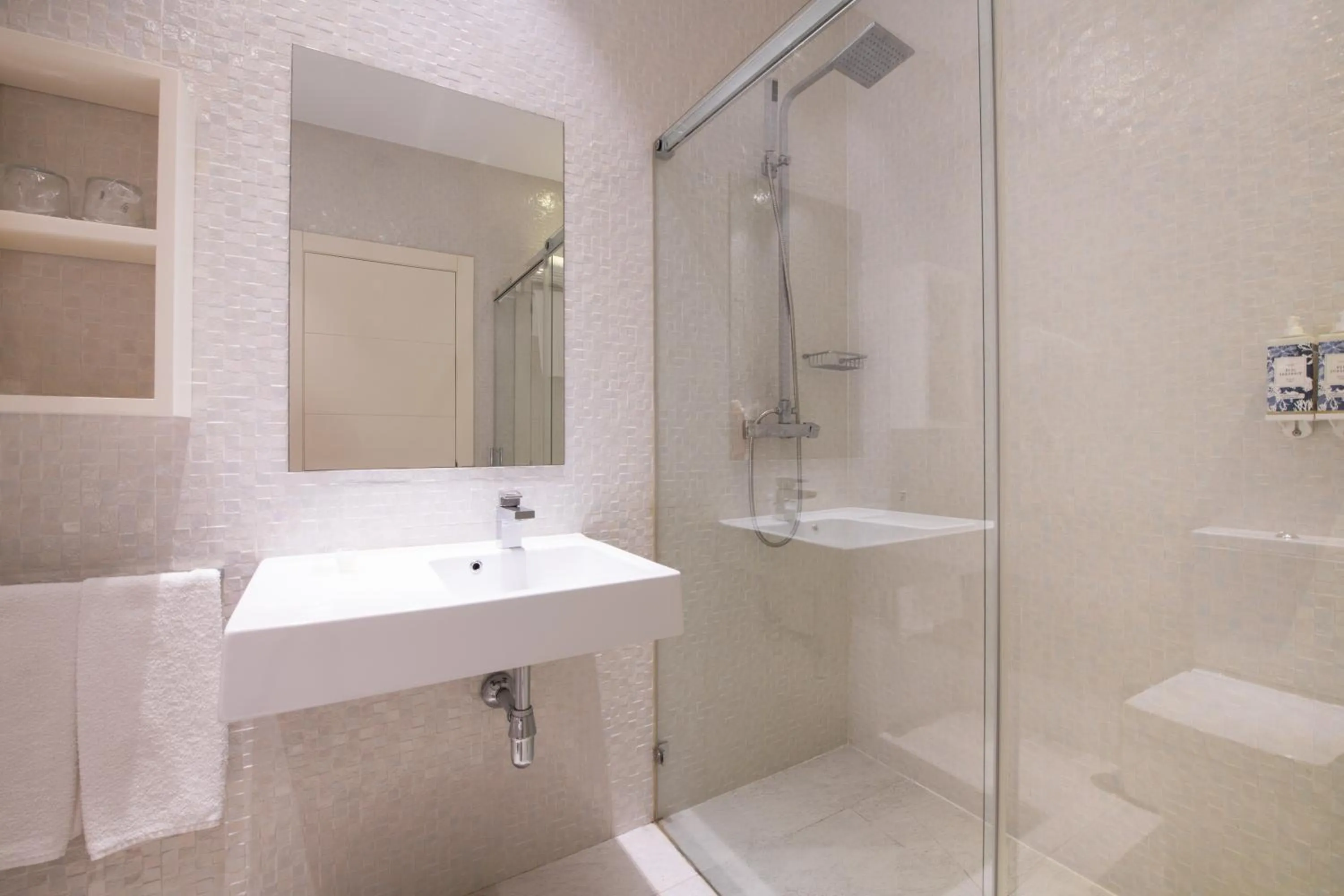 Shower in Hotel Atlántico