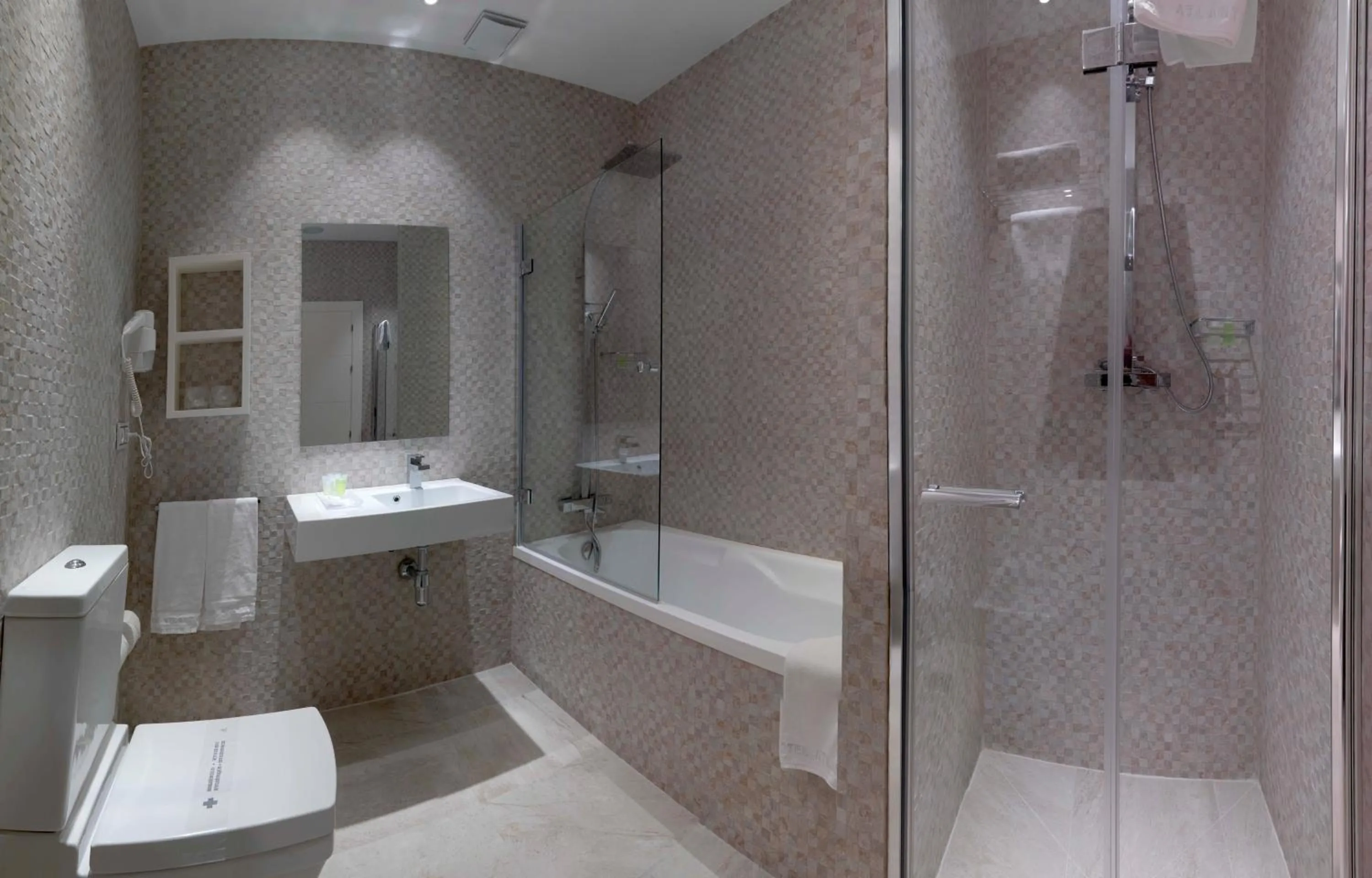 Shower in Hotel Atlántico