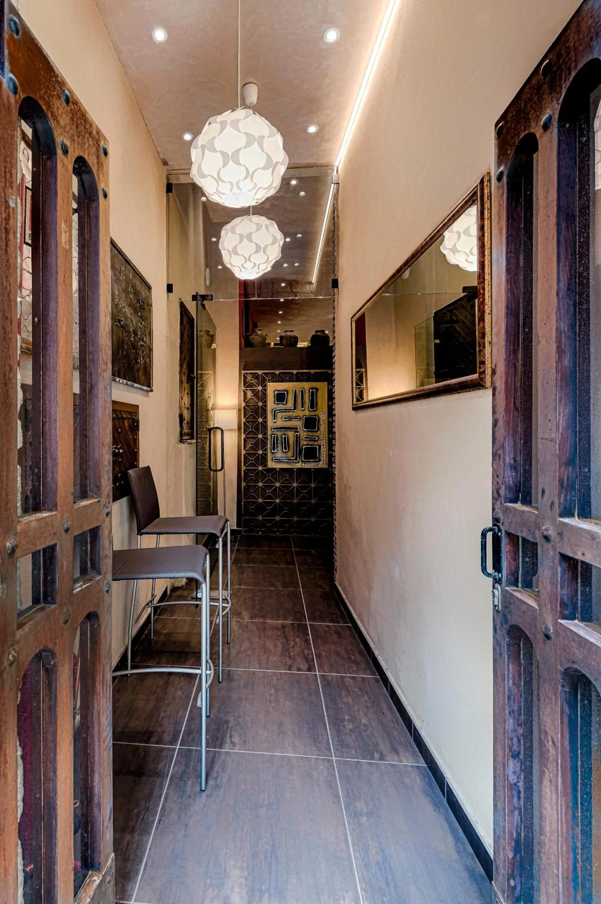 Decorative detail in La Grotta Hotel