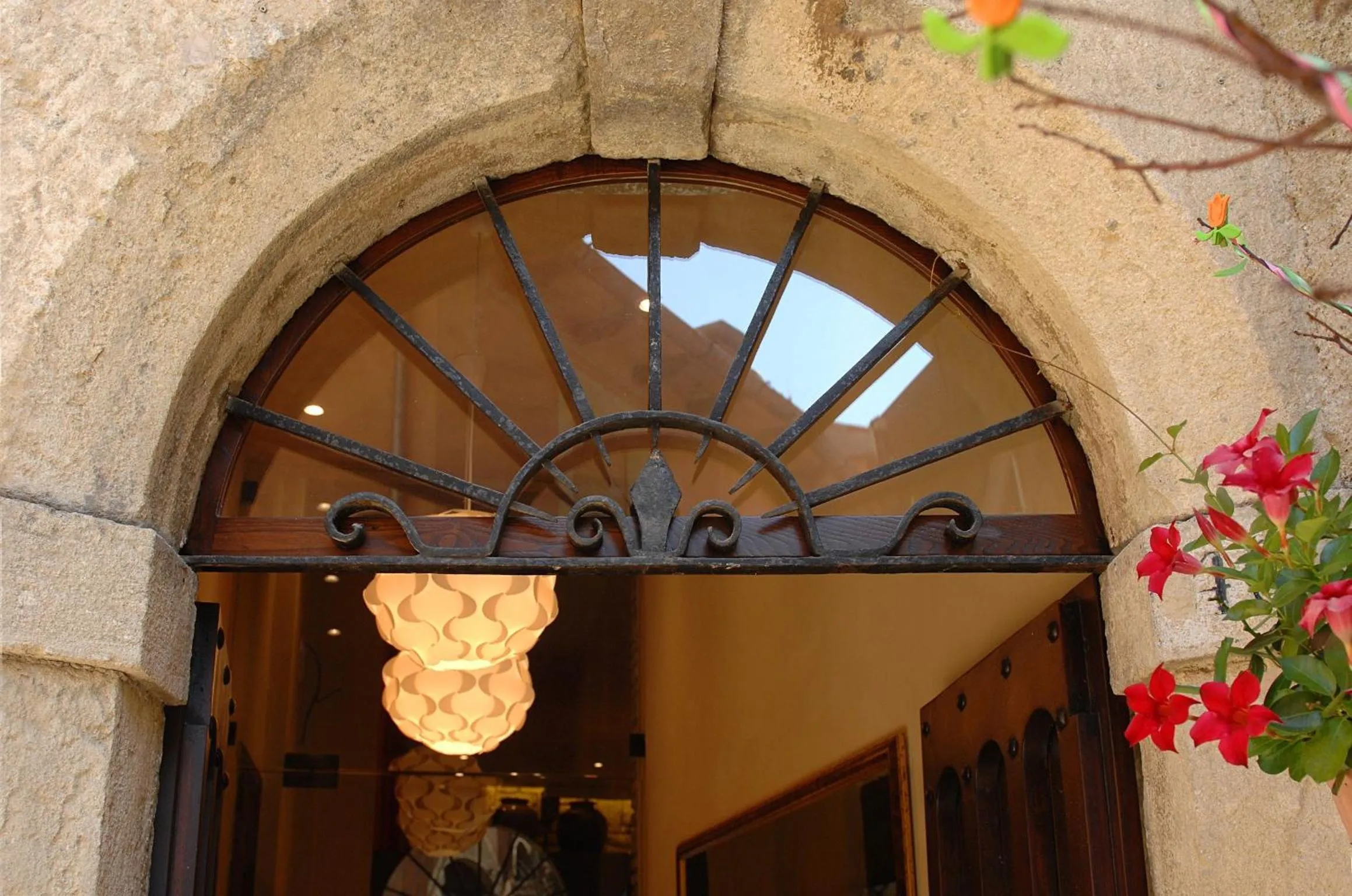 Facade/entrance in La Grotta Hotel