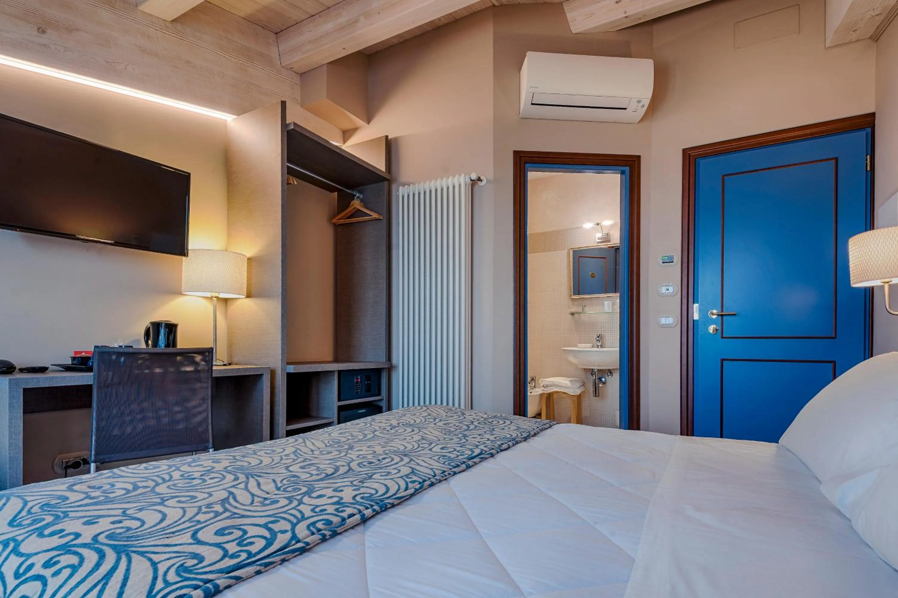 Bed in La Grotta Hotel