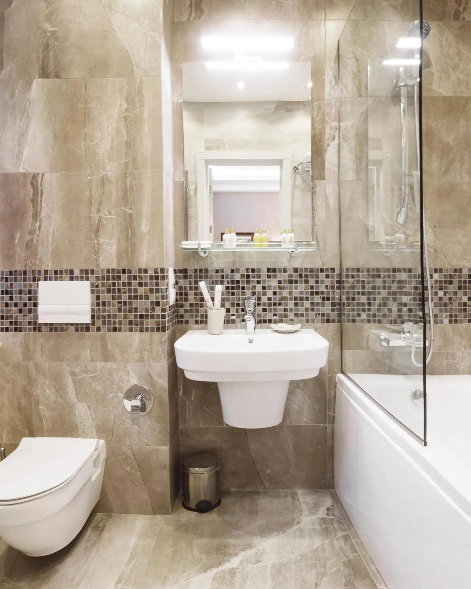 Shower in Roxen Hotel&Spa