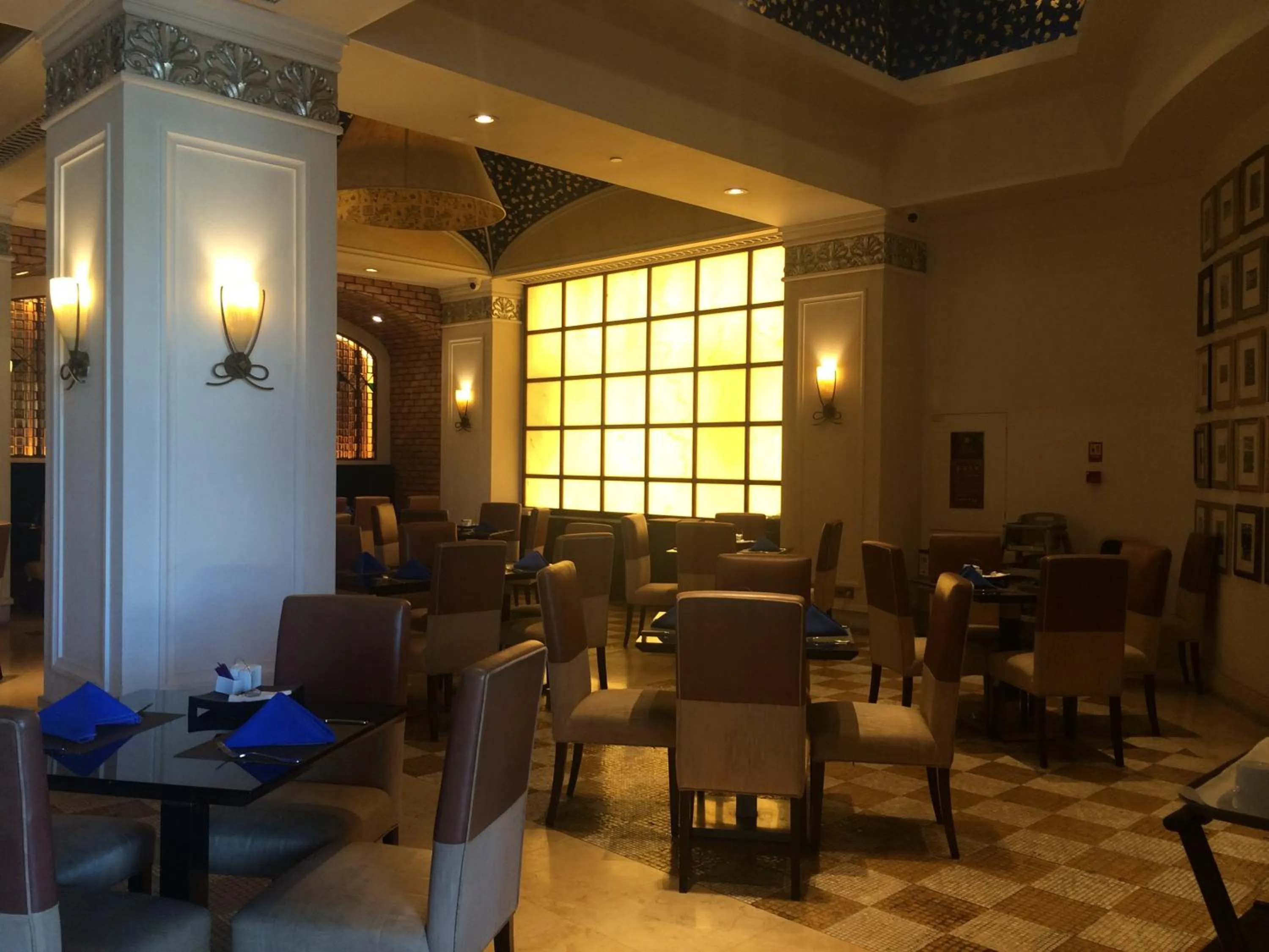 Restaurant/Places to Eat in The Interlaken OCT Hotel